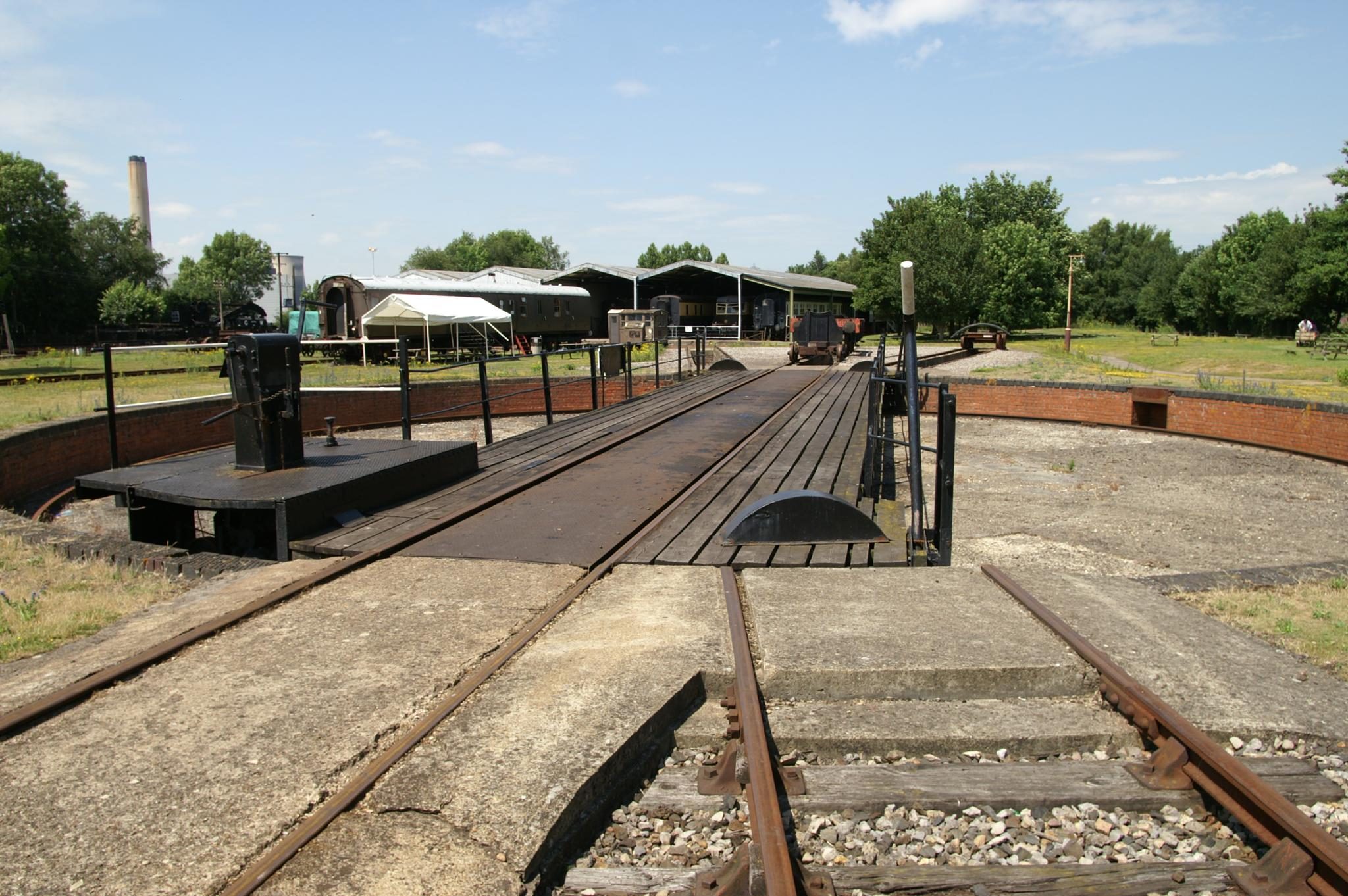 Turntable_Didcot_Railway_Centre.jpg