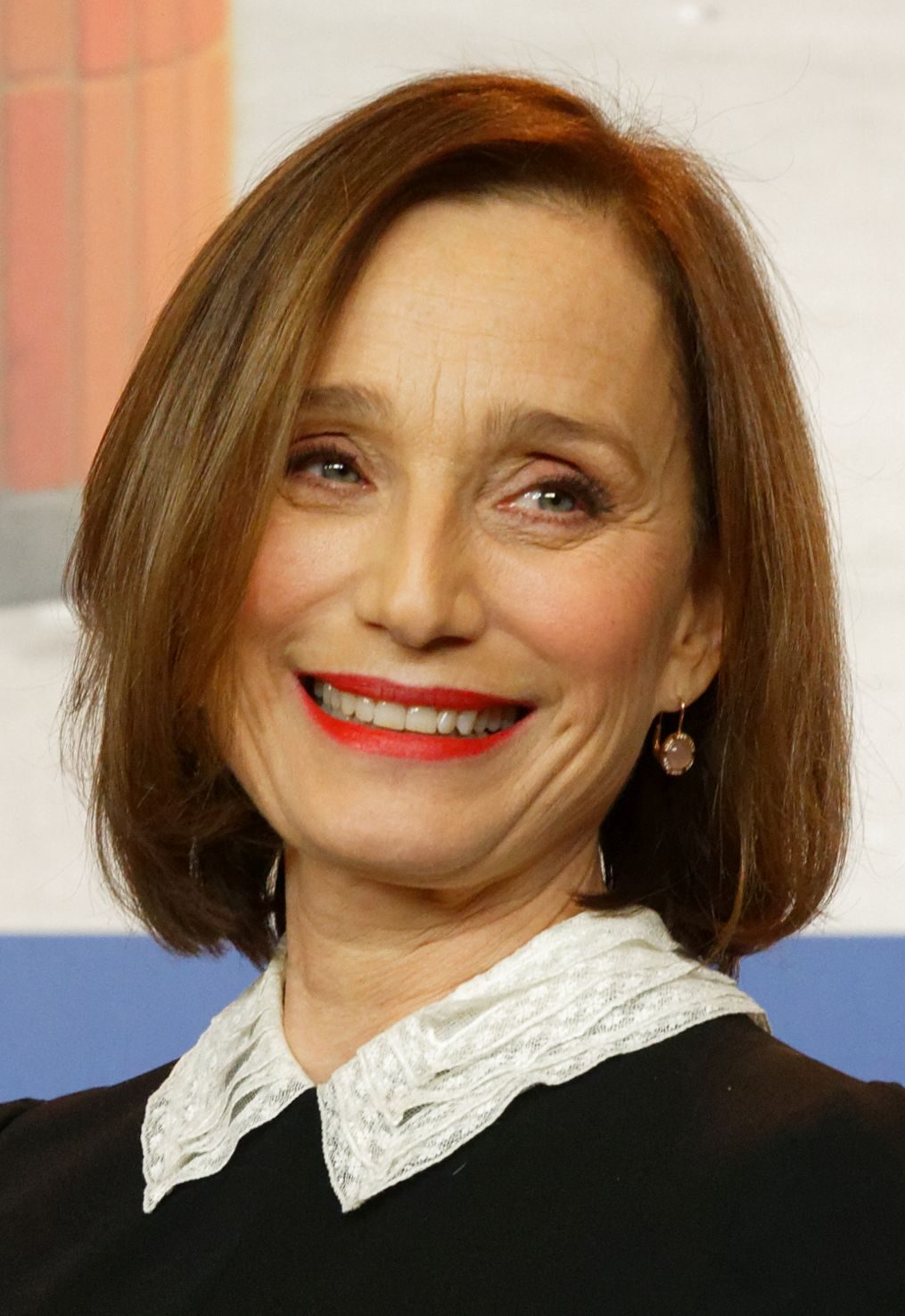 Kristin_Scott_Thomas_Press_Conference_The_Party_Berlinale_2017_02_cropped.jpg