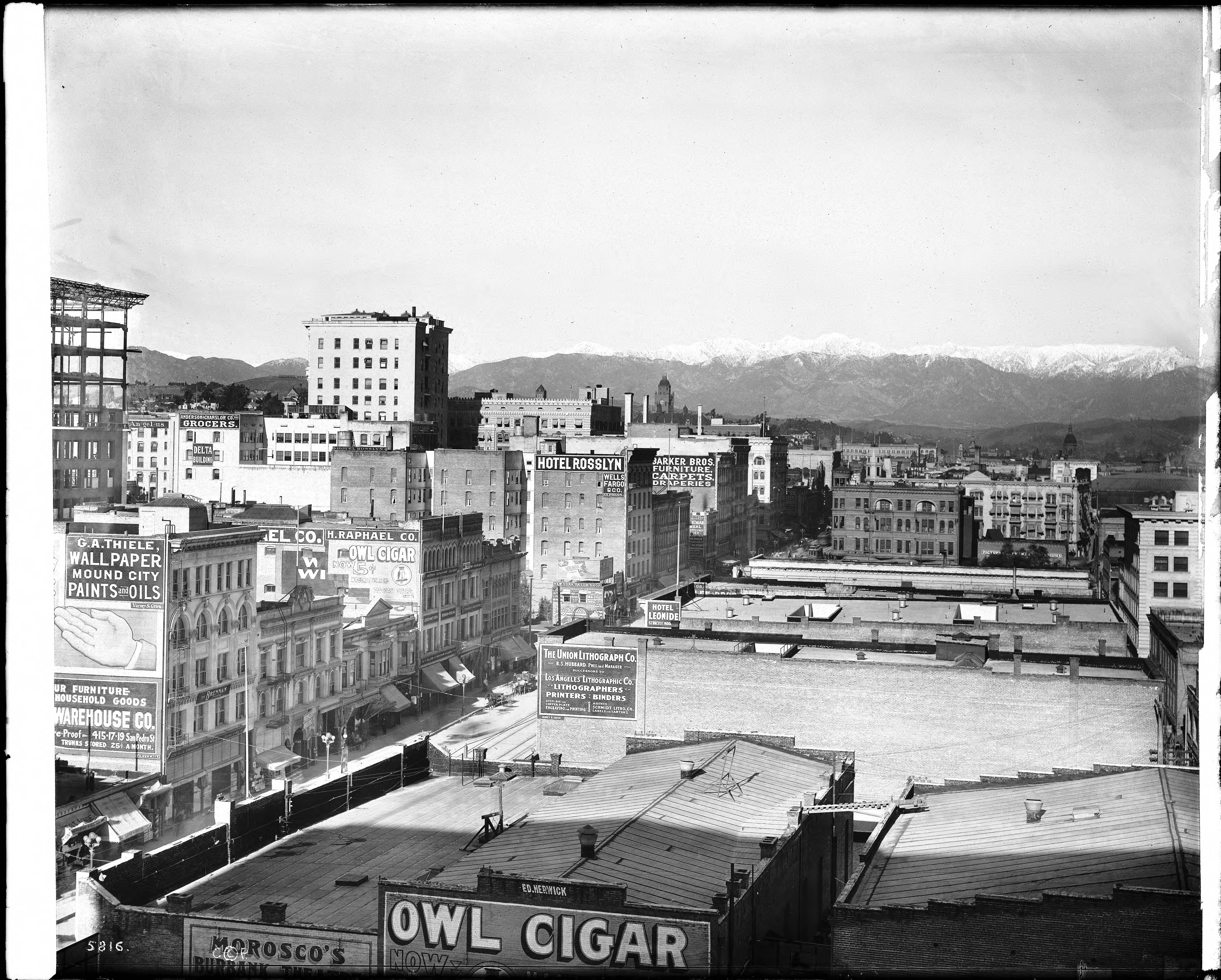 Panoramic_view_of_Los_Angeles_looking_north_from_the_Pacific_Electric_building%2C_ca._January_1%2C_1907_%28CHS-5816%29.jpg