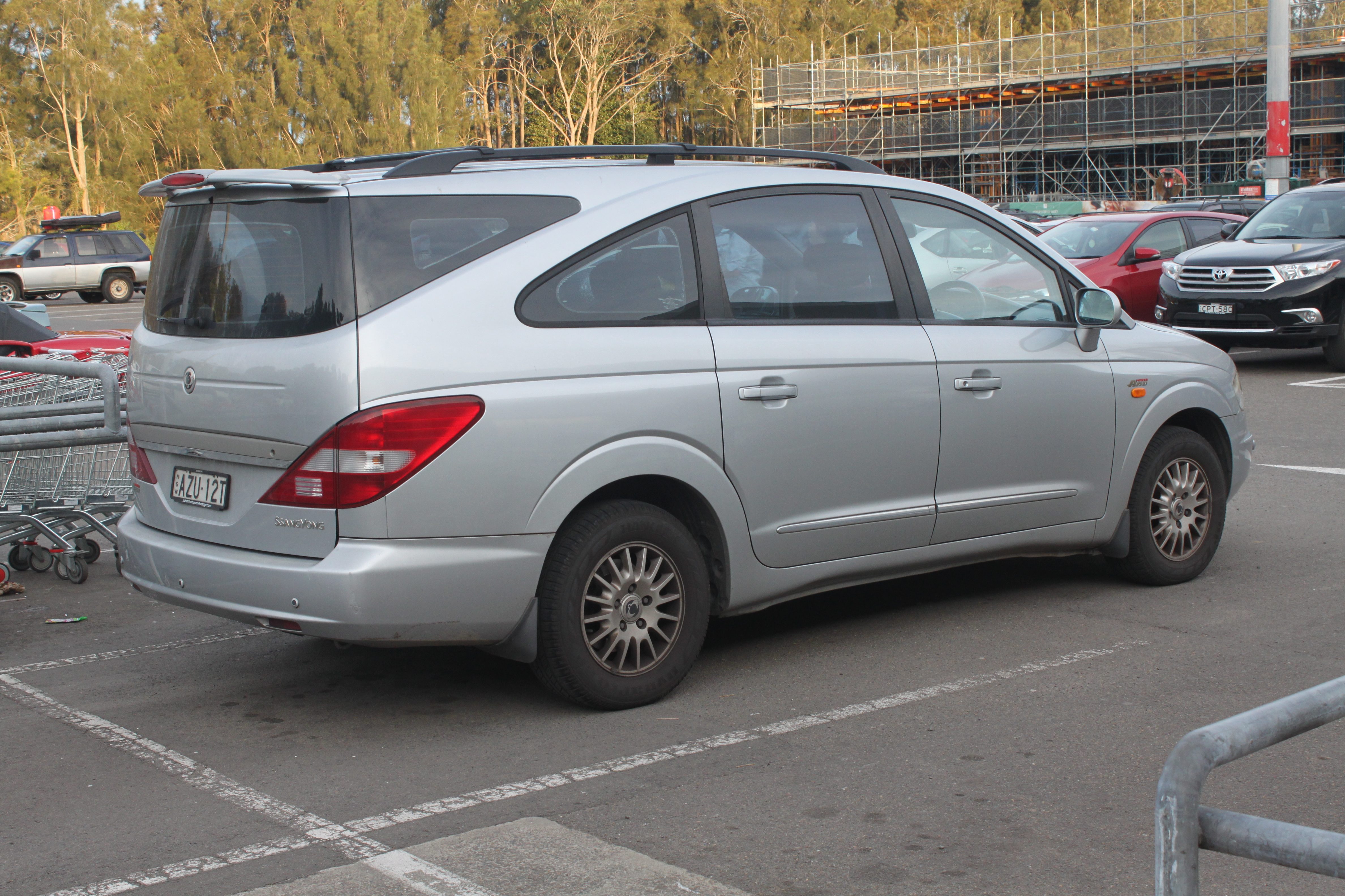 2006_SsangYong_Stavic_%28A100%29_Limited_AWD_van_%2820669969052%29.jpg