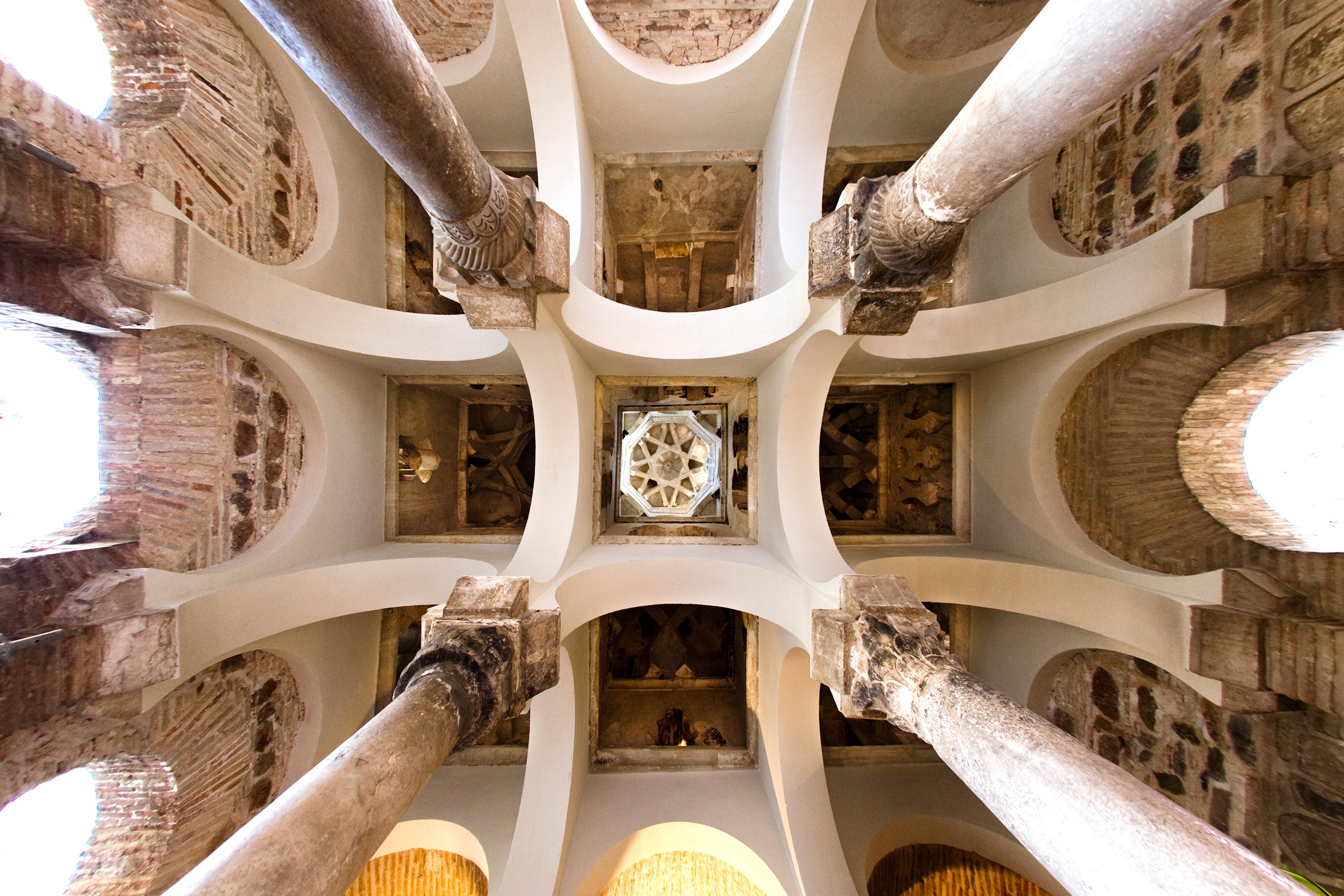 Toledo_Mezquita_de_Bab_Al_Mardum_-_Cristo_de_la_luz.jpg