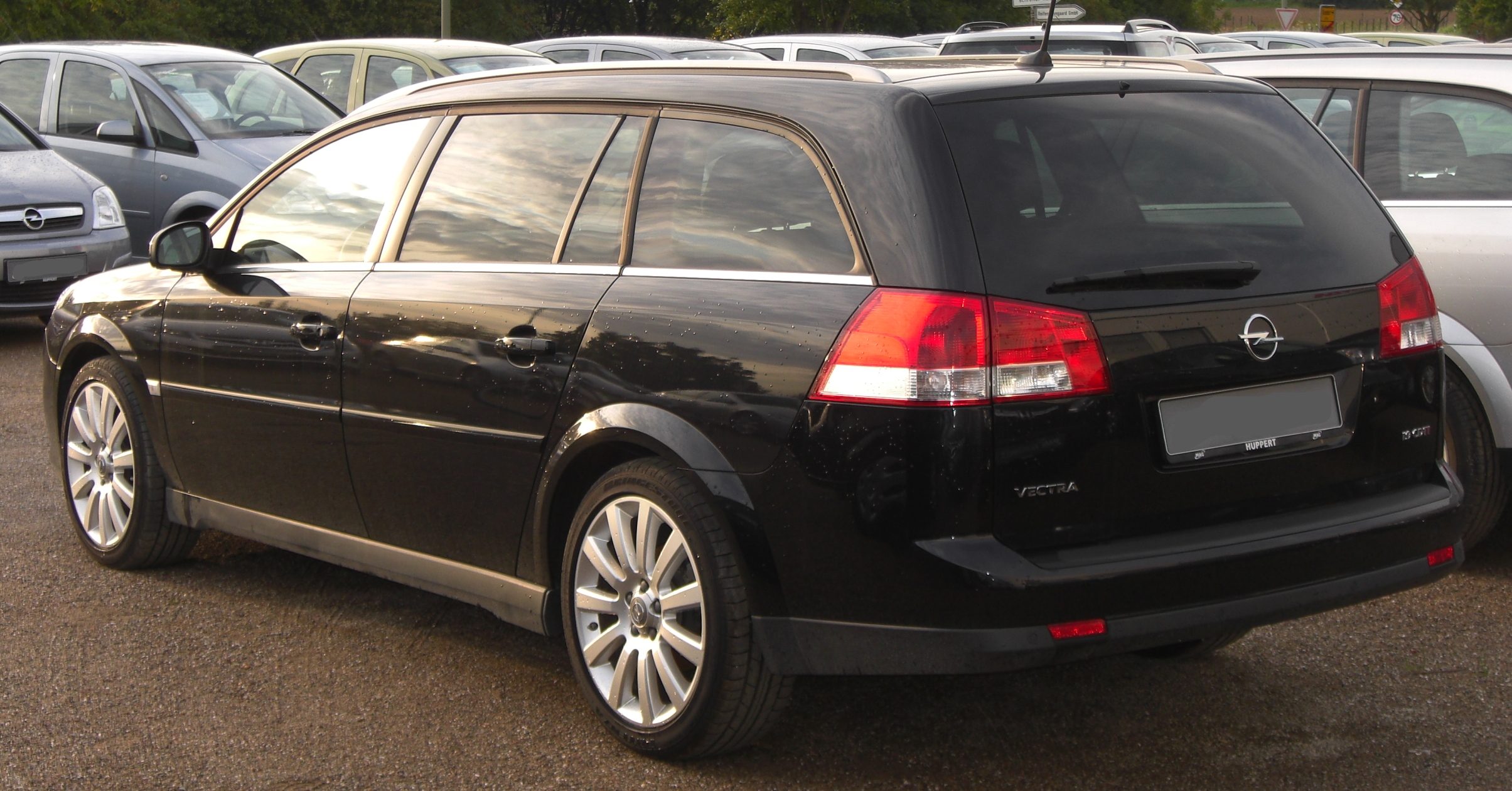 Opel_Vectra_C_Caravan_1.9_CDTI_Facelift_rear.JPG