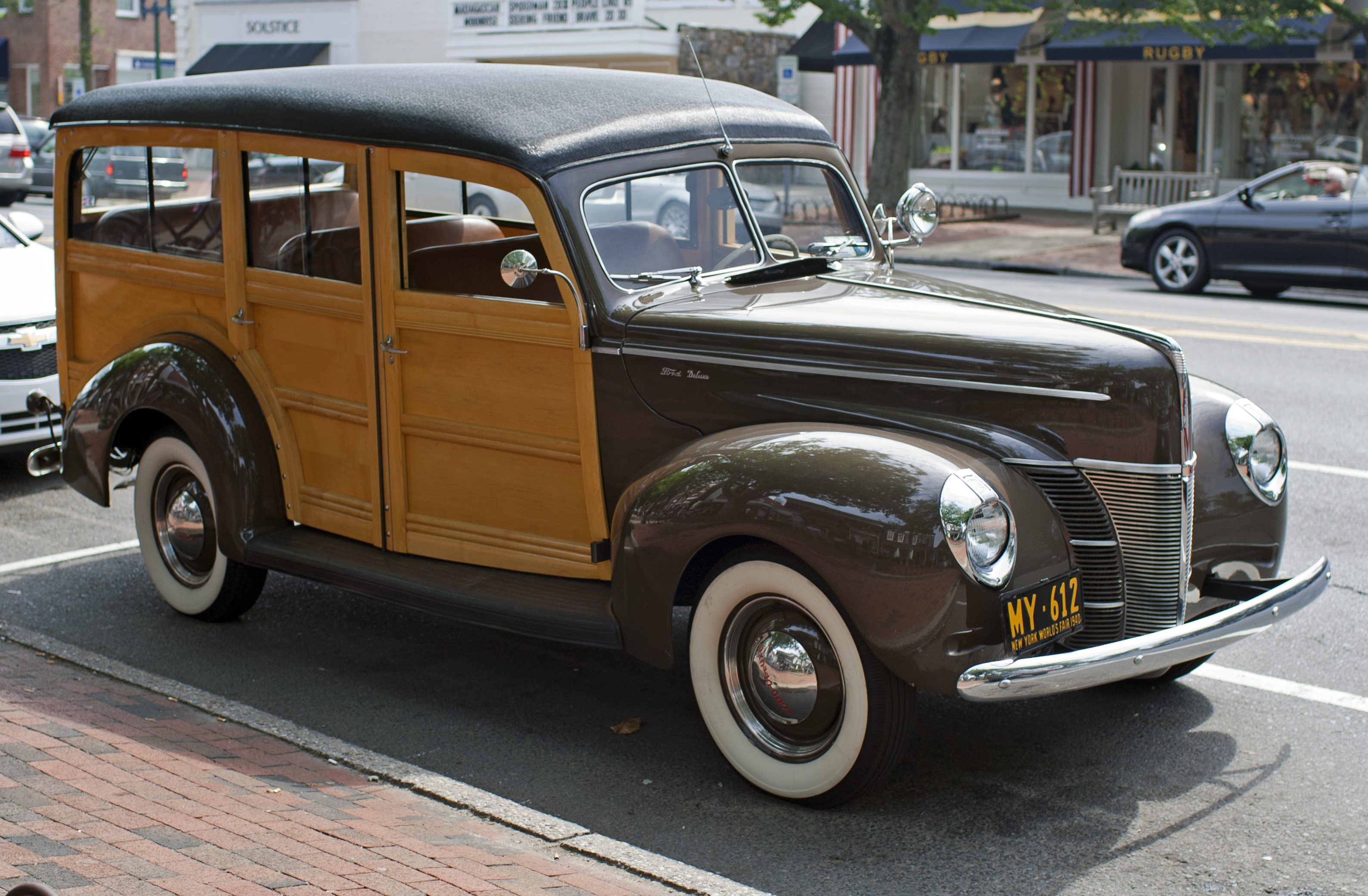 1940_Ford_Woody_Station_Wagon.jpg