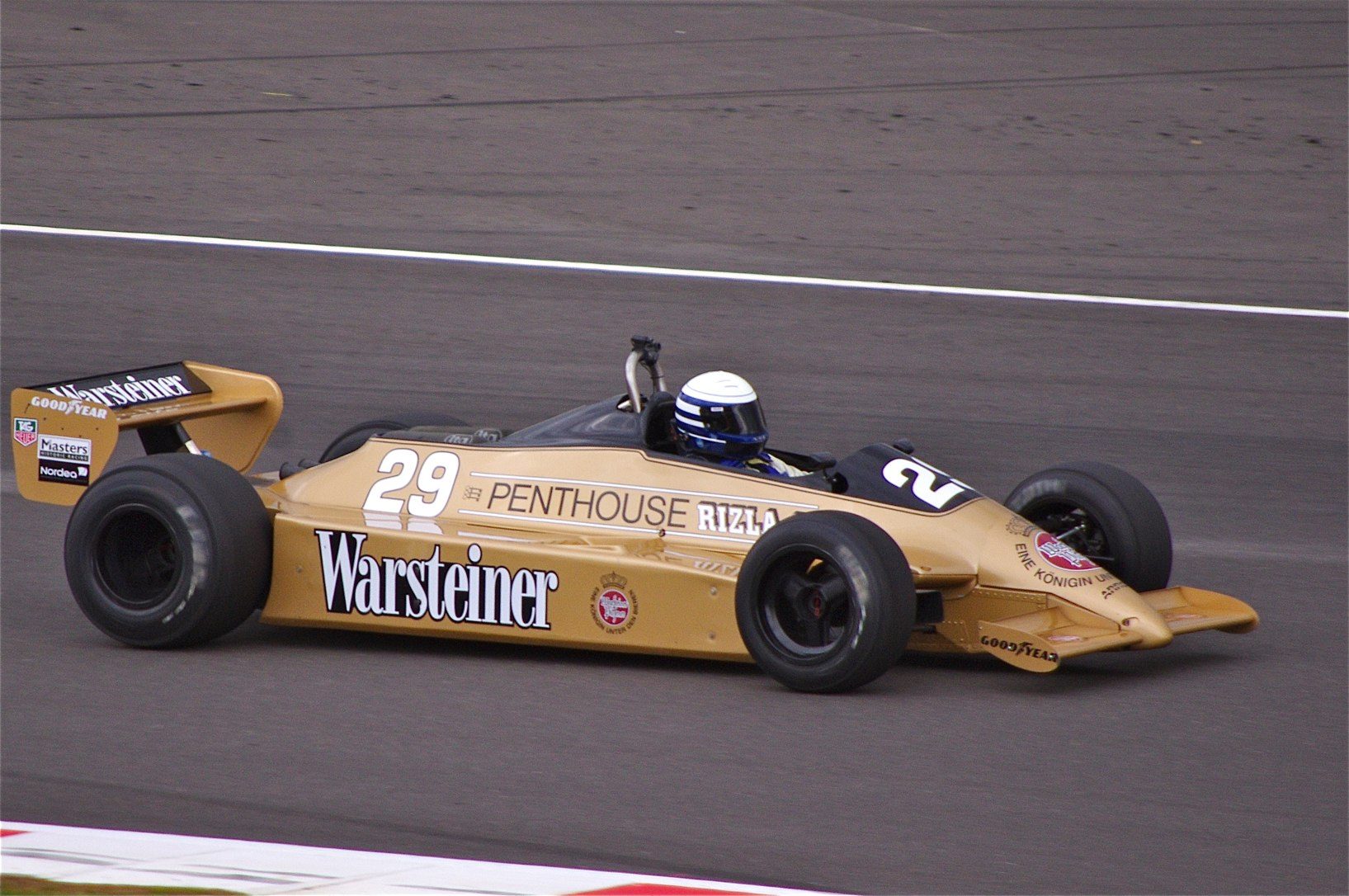 Arrows_A3_at_Silverstone_Classic_2011_%281%29.jpg