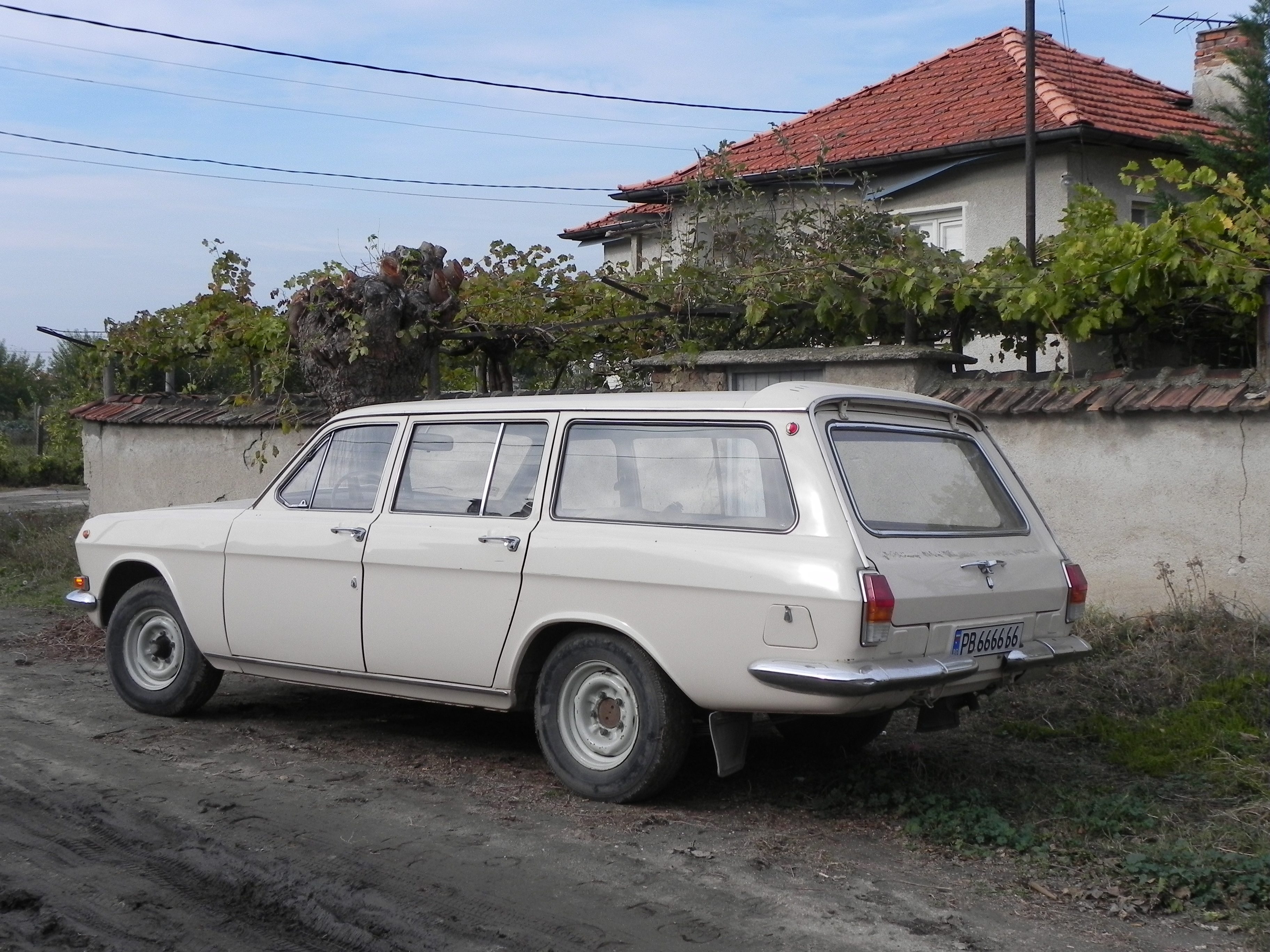 GAZ-2402.jpg