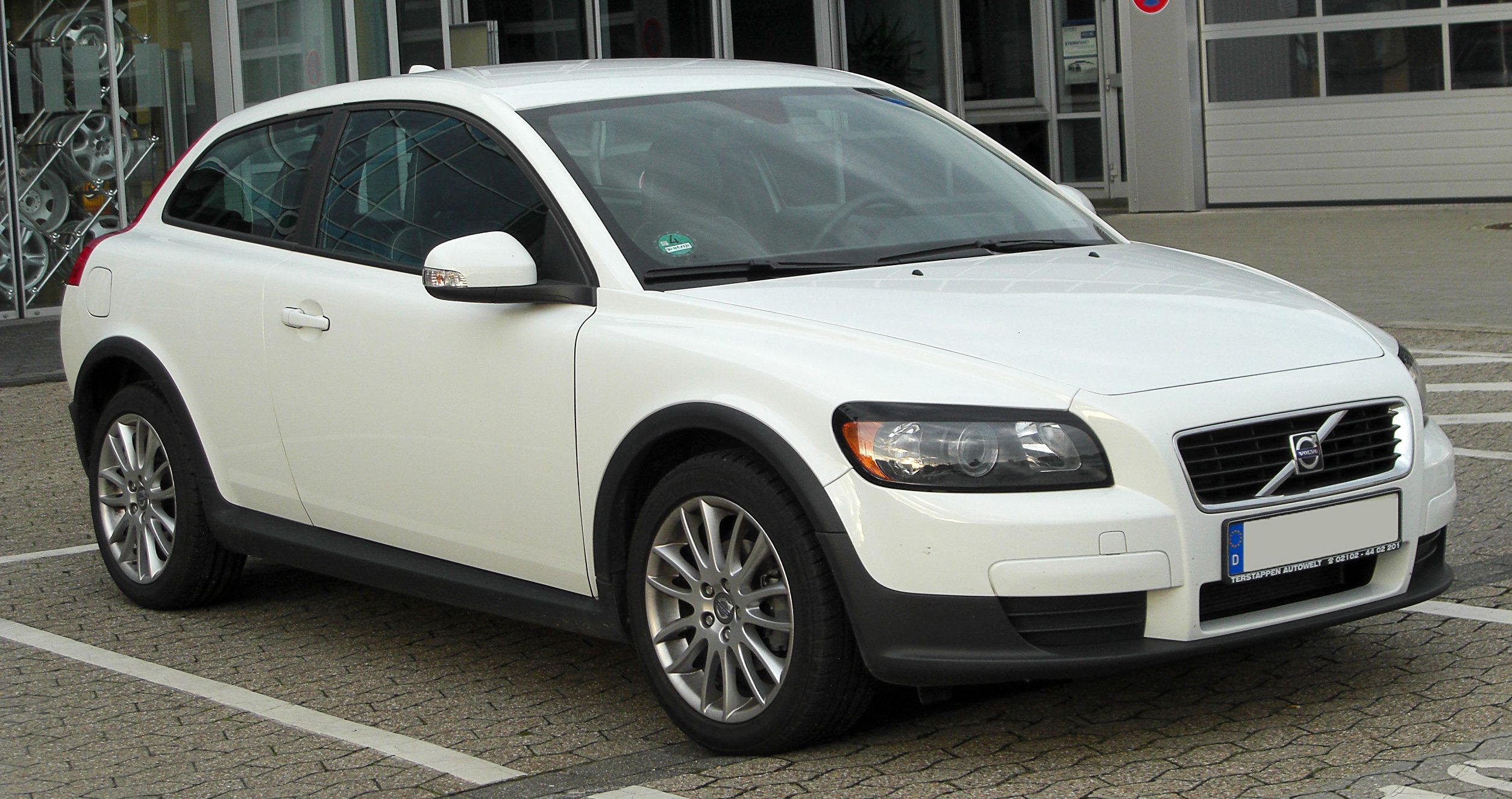 Volvo_C30_1.6_front_20100918.jpg