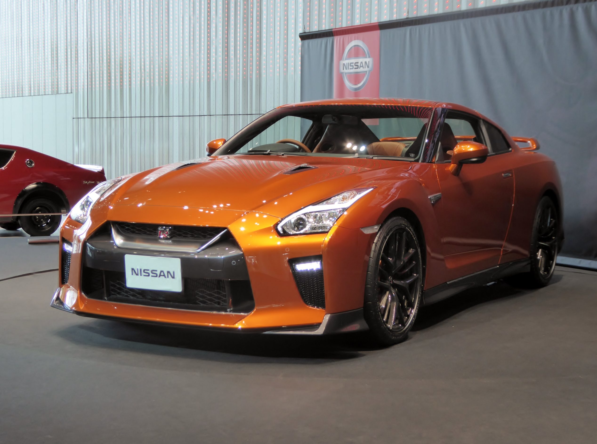 Nissan_GT-R_MY2017_%281%29.jpg