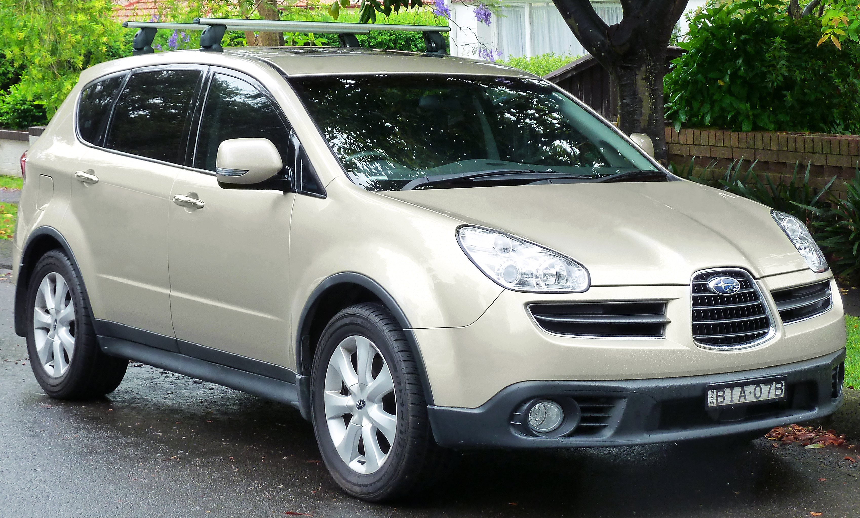 2006-2007_Subaru_Tribeca_%28B9_MY07%29_R_Premium_Pack_wagon_%282011-11-17%29.jpg