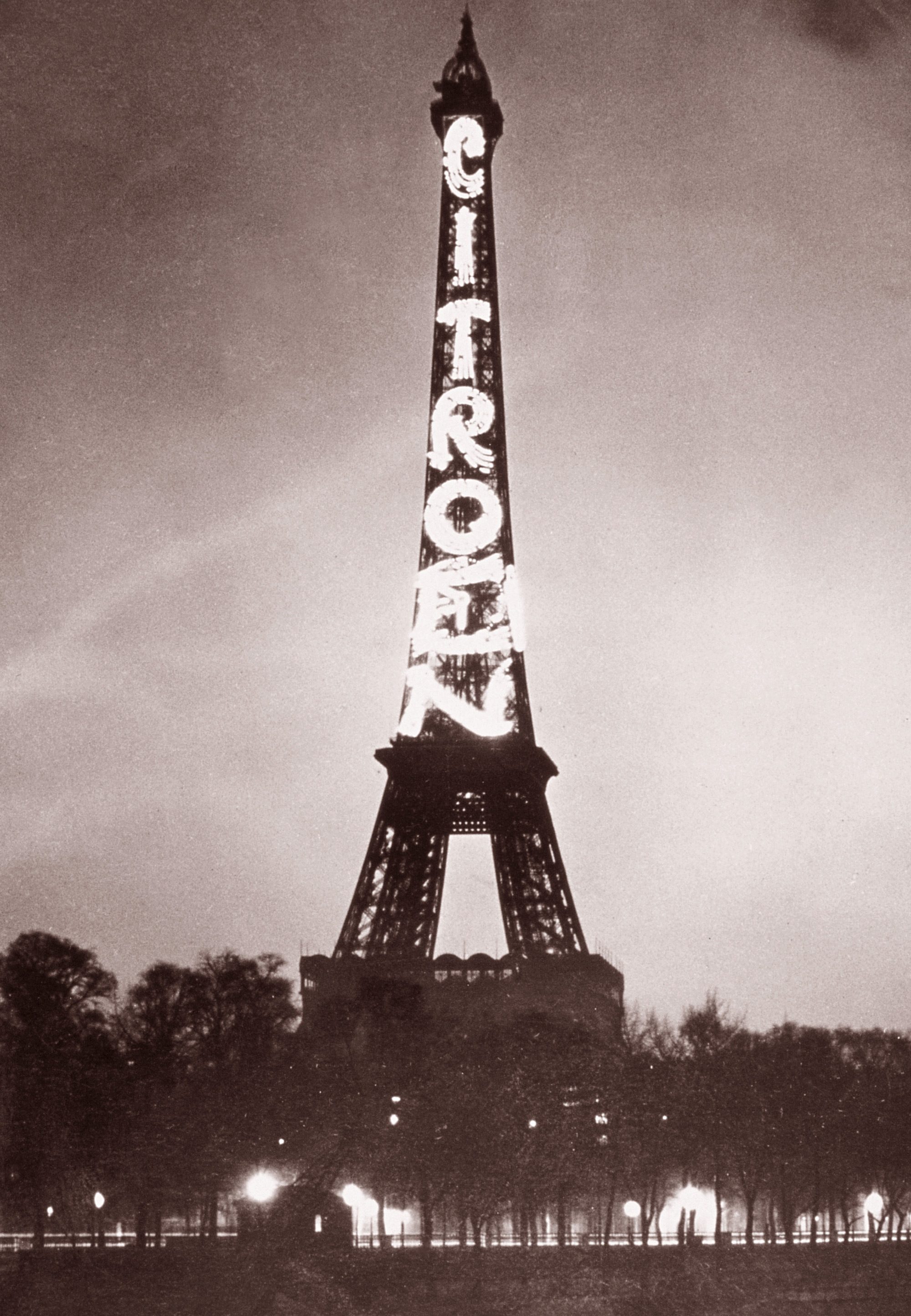 Tour_Eiffel_Citroen.jpg