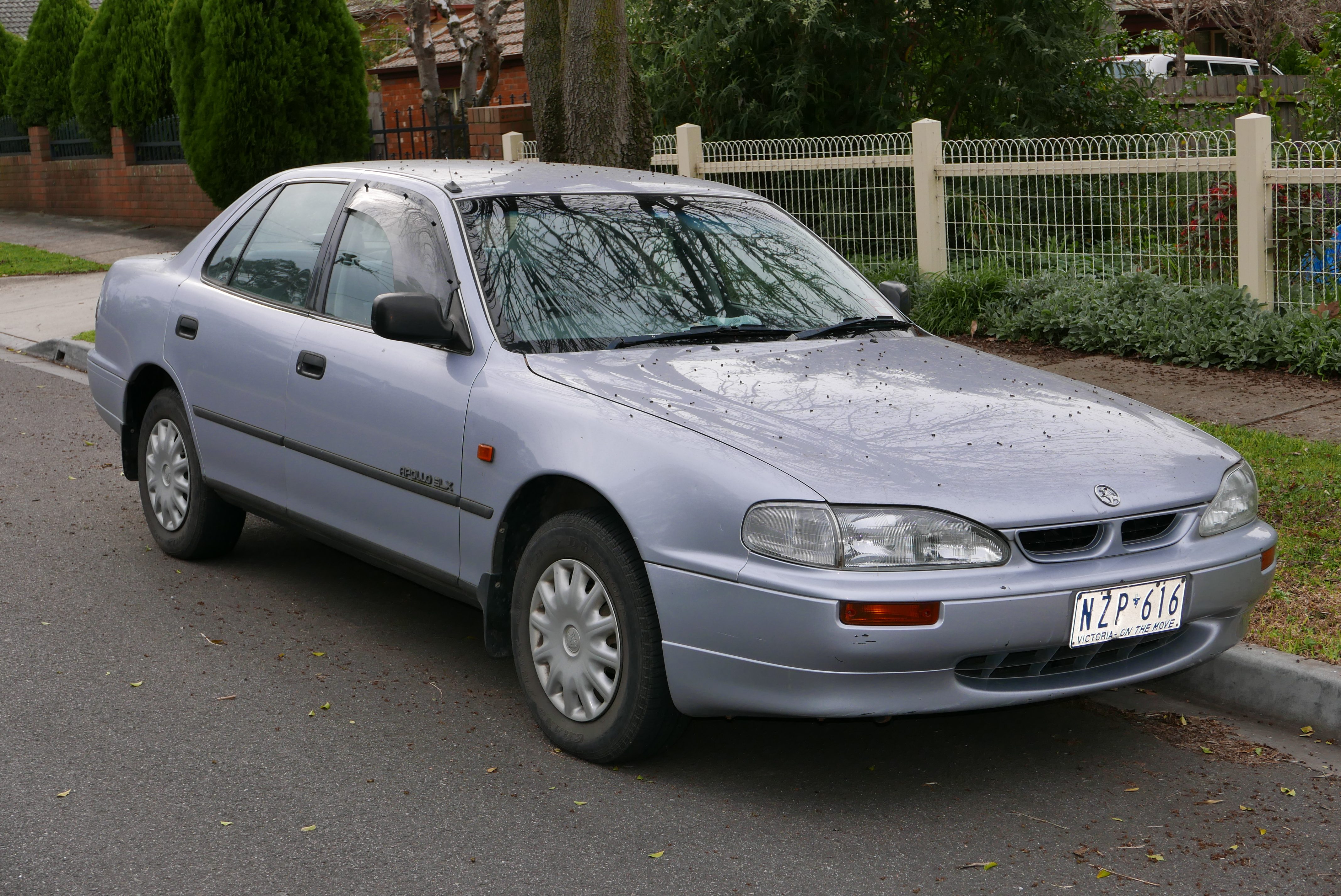 1996_Holden_Apollo_%28JP%29_SLX_sedan_%282015-07-10%29_01.jpg