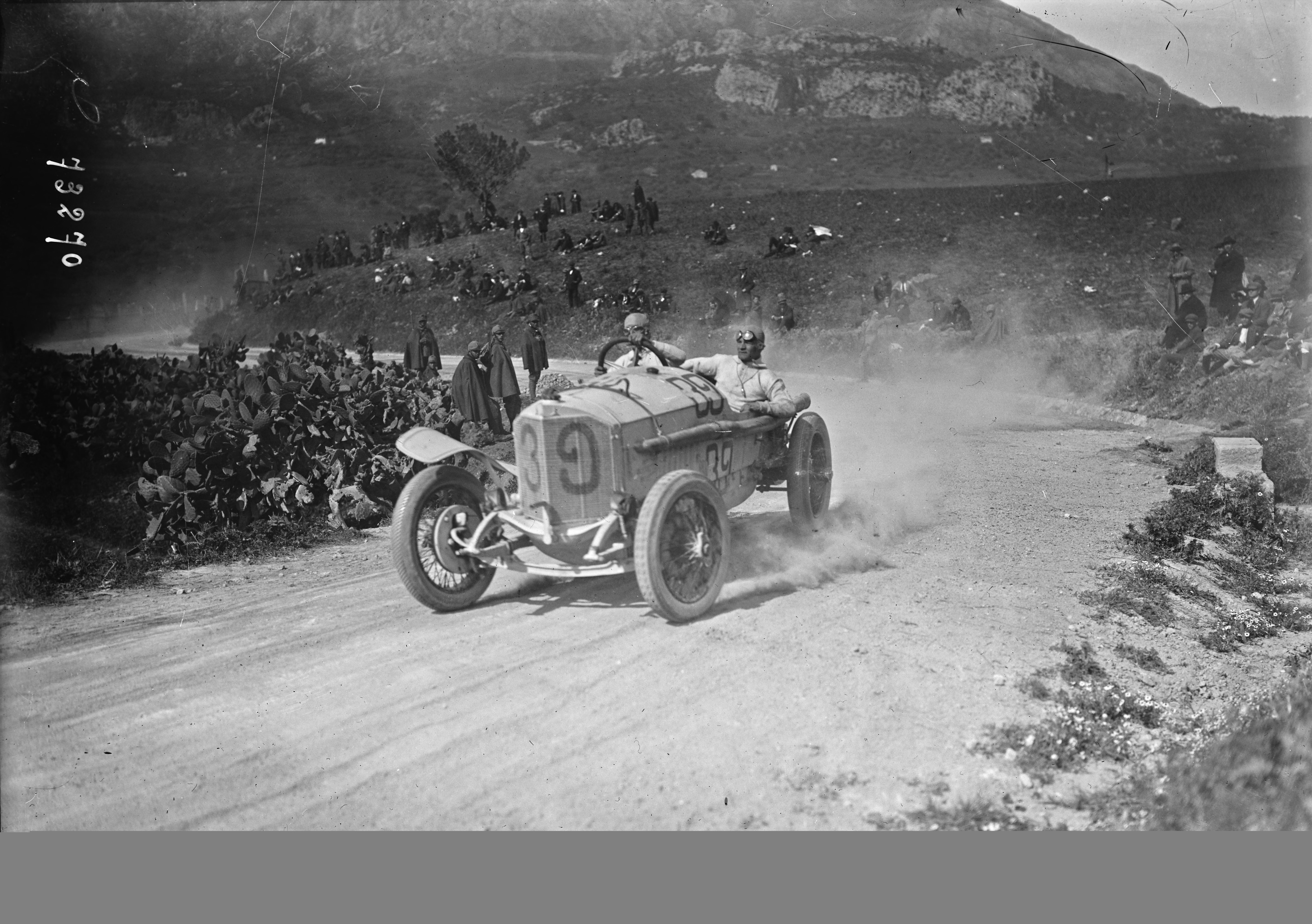 Christian_Werner_in_his_Mercedes_at_the_1922_Targa_Florio_%282%29.jpg