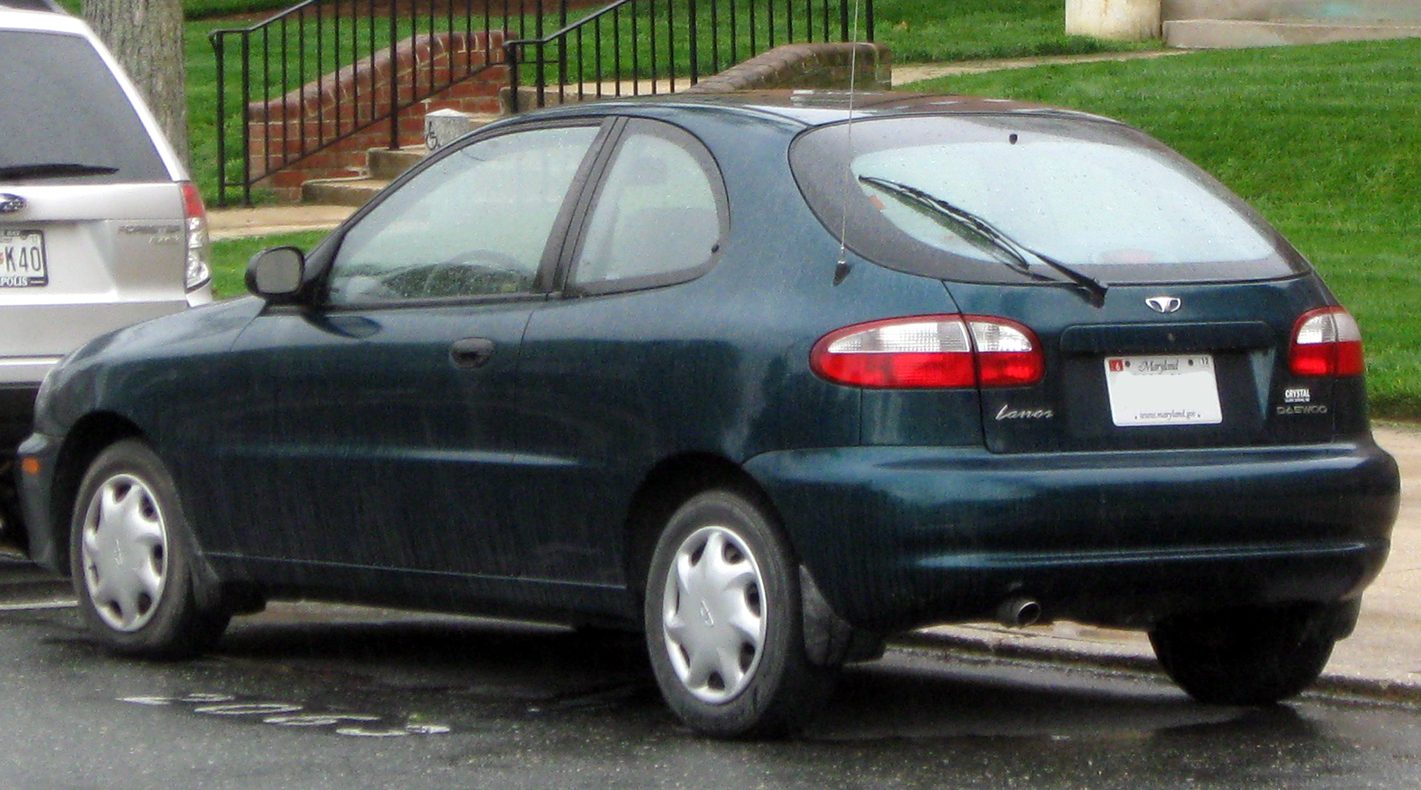 Daewoo_Lanos_hatchback_--_04-22-2011_rear.jpg