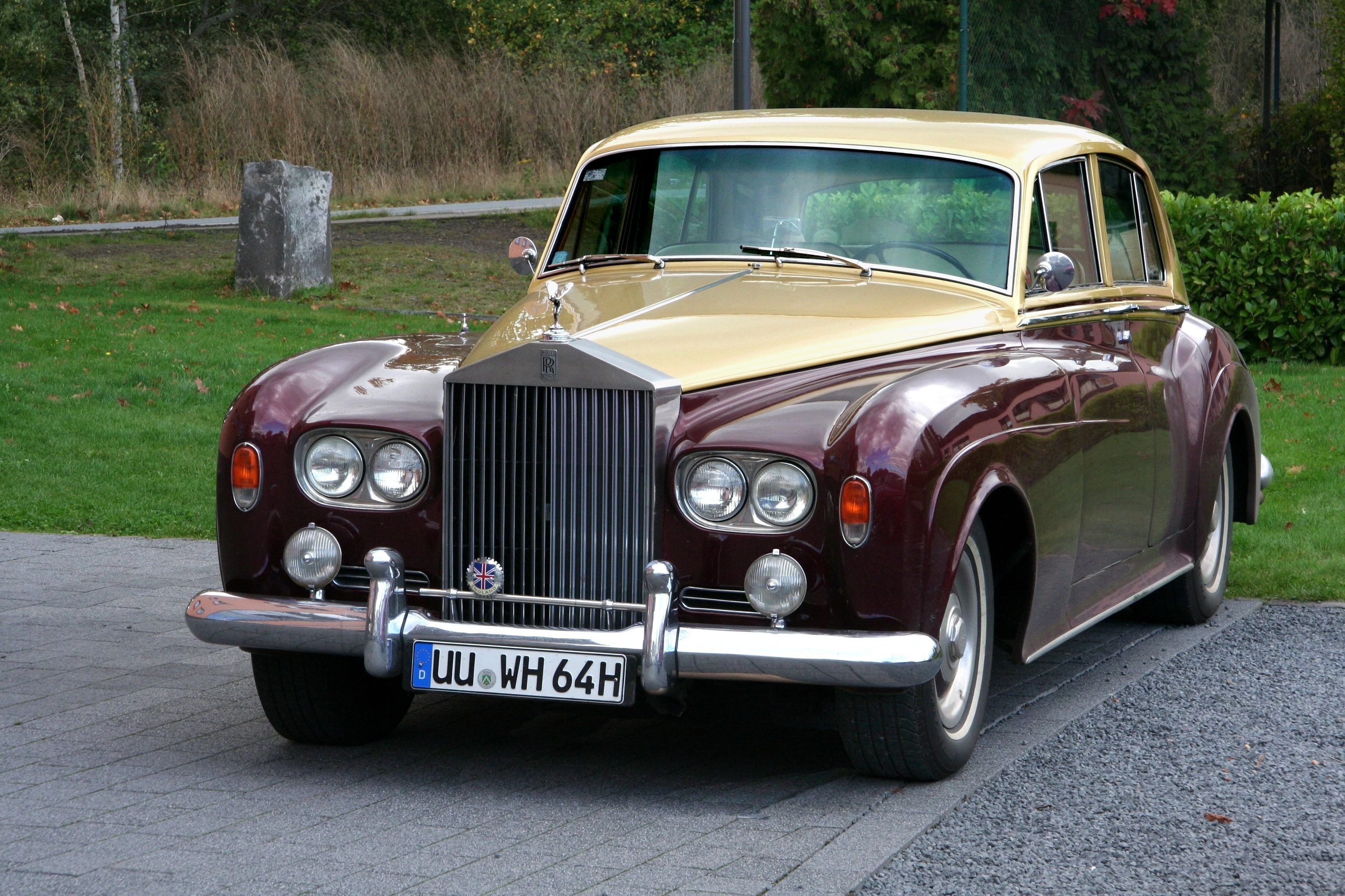 Rolls-Royce_Silver_Cloud_III%2C_Bj._1964_%28ret%29.jpg