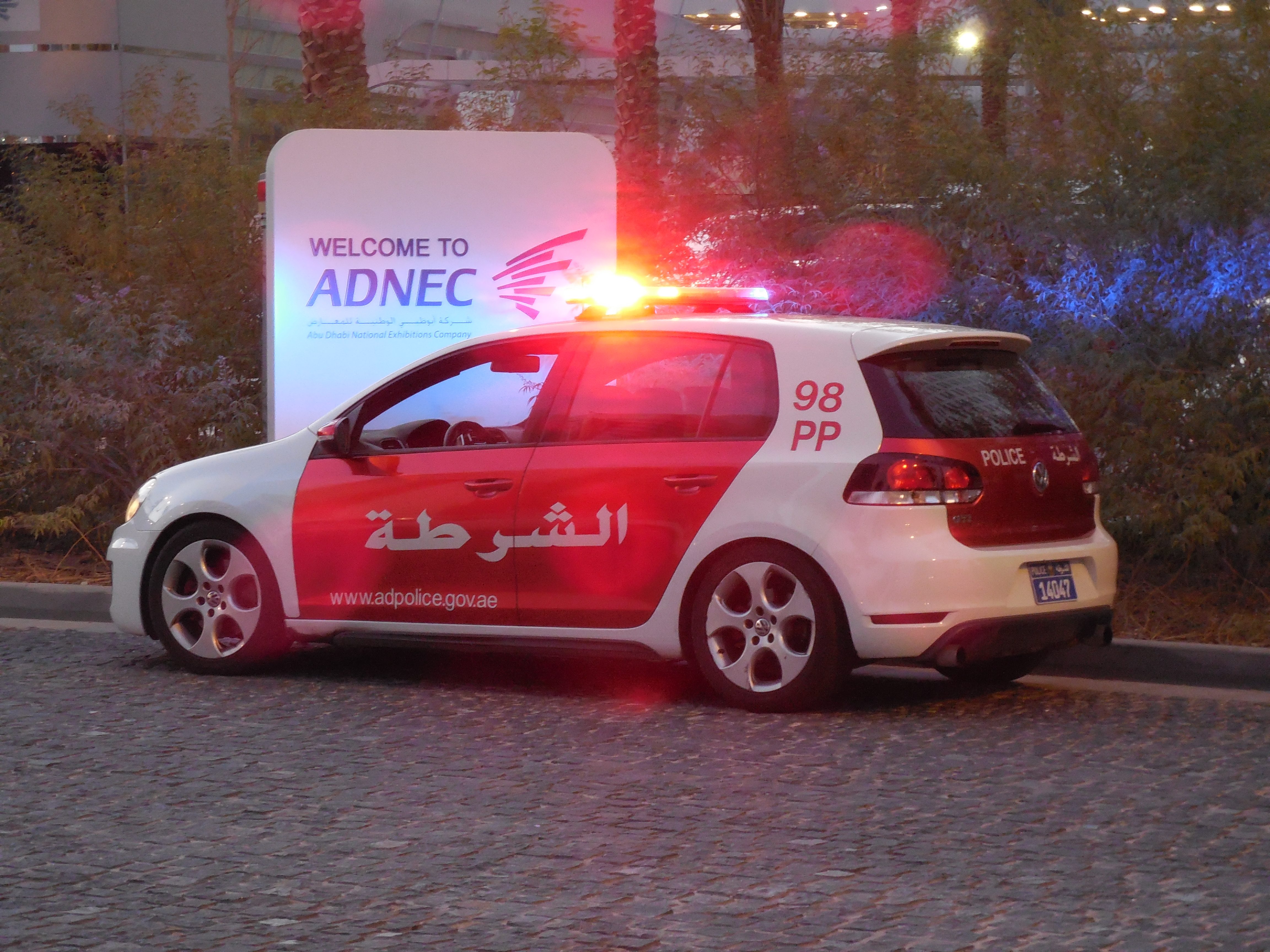 An_Abu_Dhabi_Police_vehicle.JPG