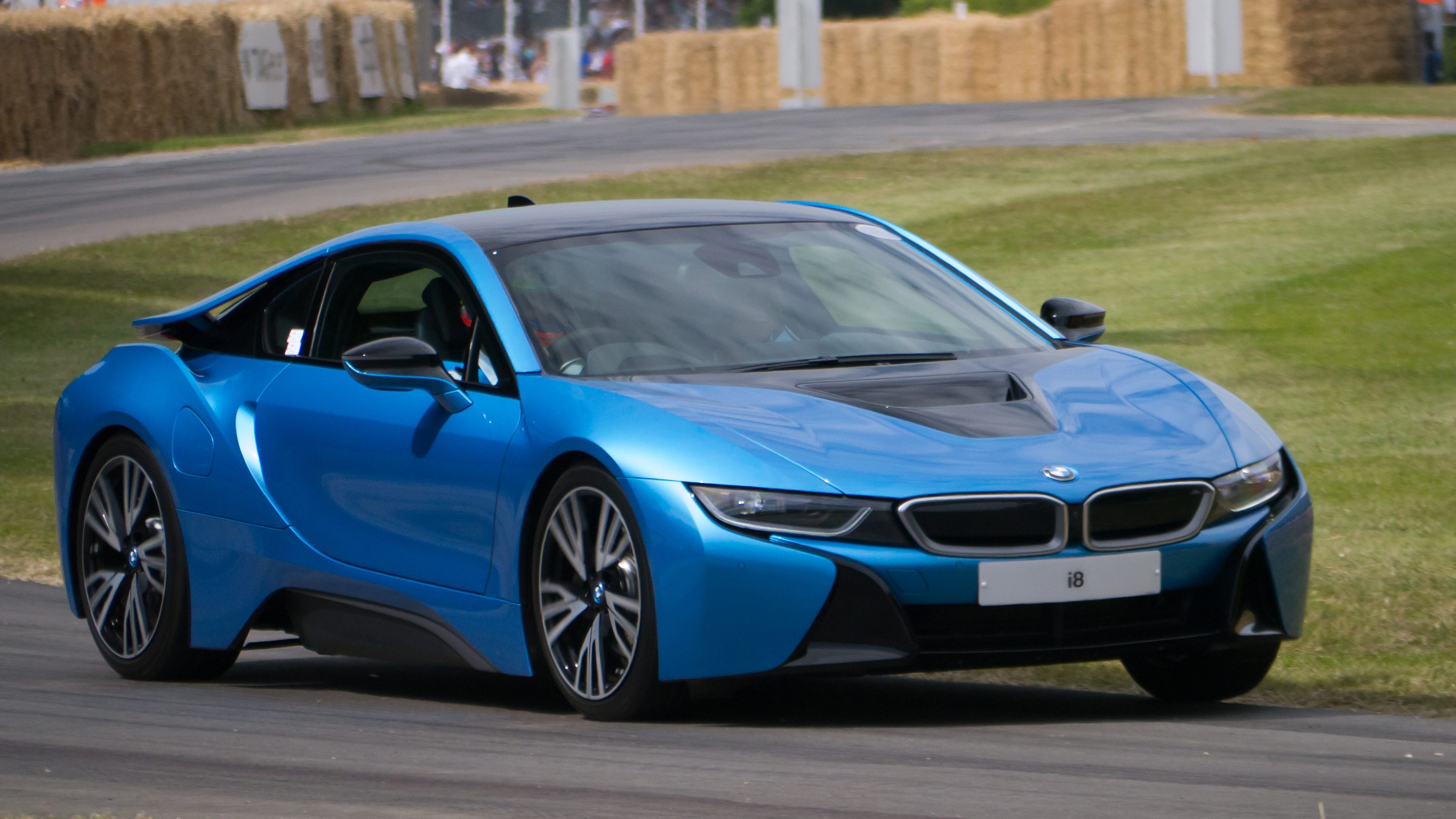 2015_BMW_i8_%2820039281571%29_%282%29.jpg