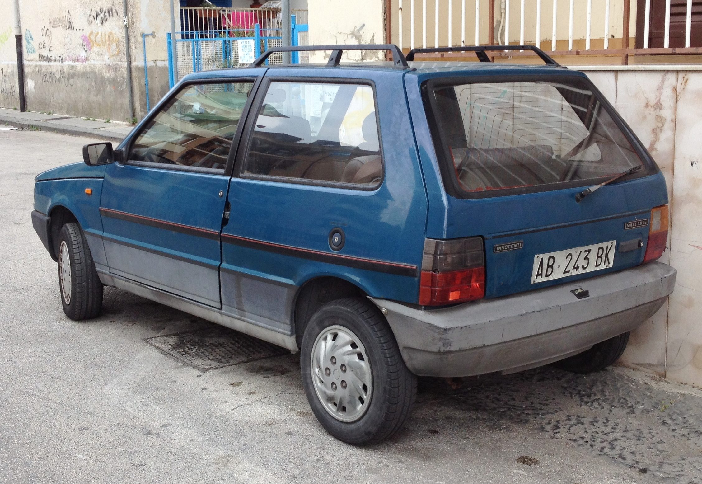 Innocenti_Mille_3door_blue_rear.JPG