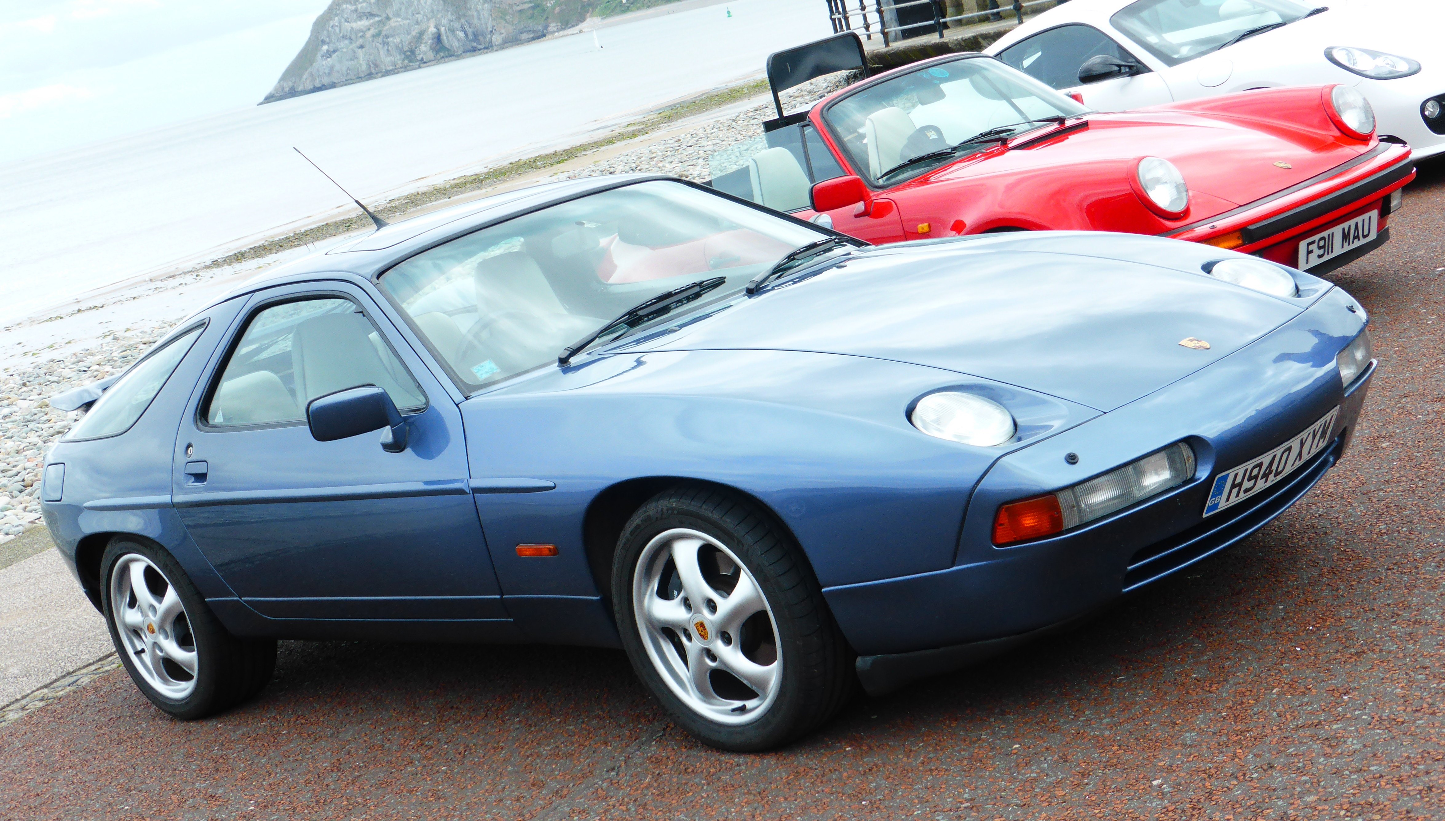 Porsche_928S4_%281990%29_%2834829893216%29.jpg