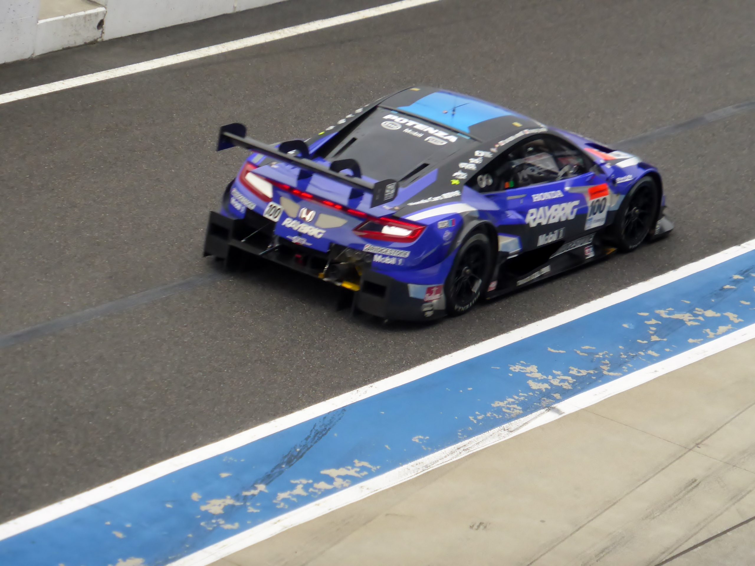 No.100_RAYBRIG_NSX_CONCEPT-GT_at_2014_SUPER_GT_SUZUKA_TEST_(7).JPG