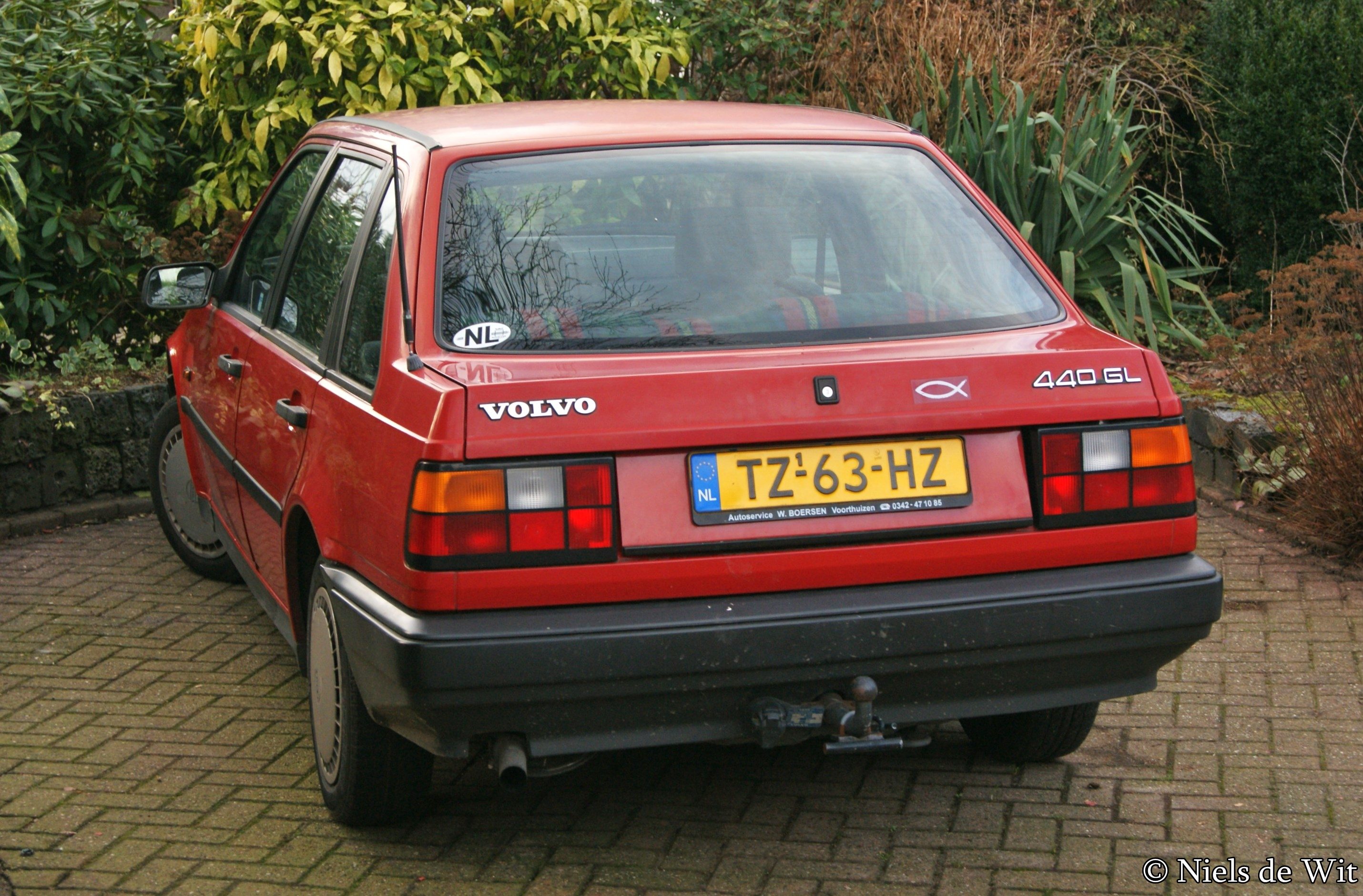 1989_Volvo_440_1.7_GL_(11822057955).jpg