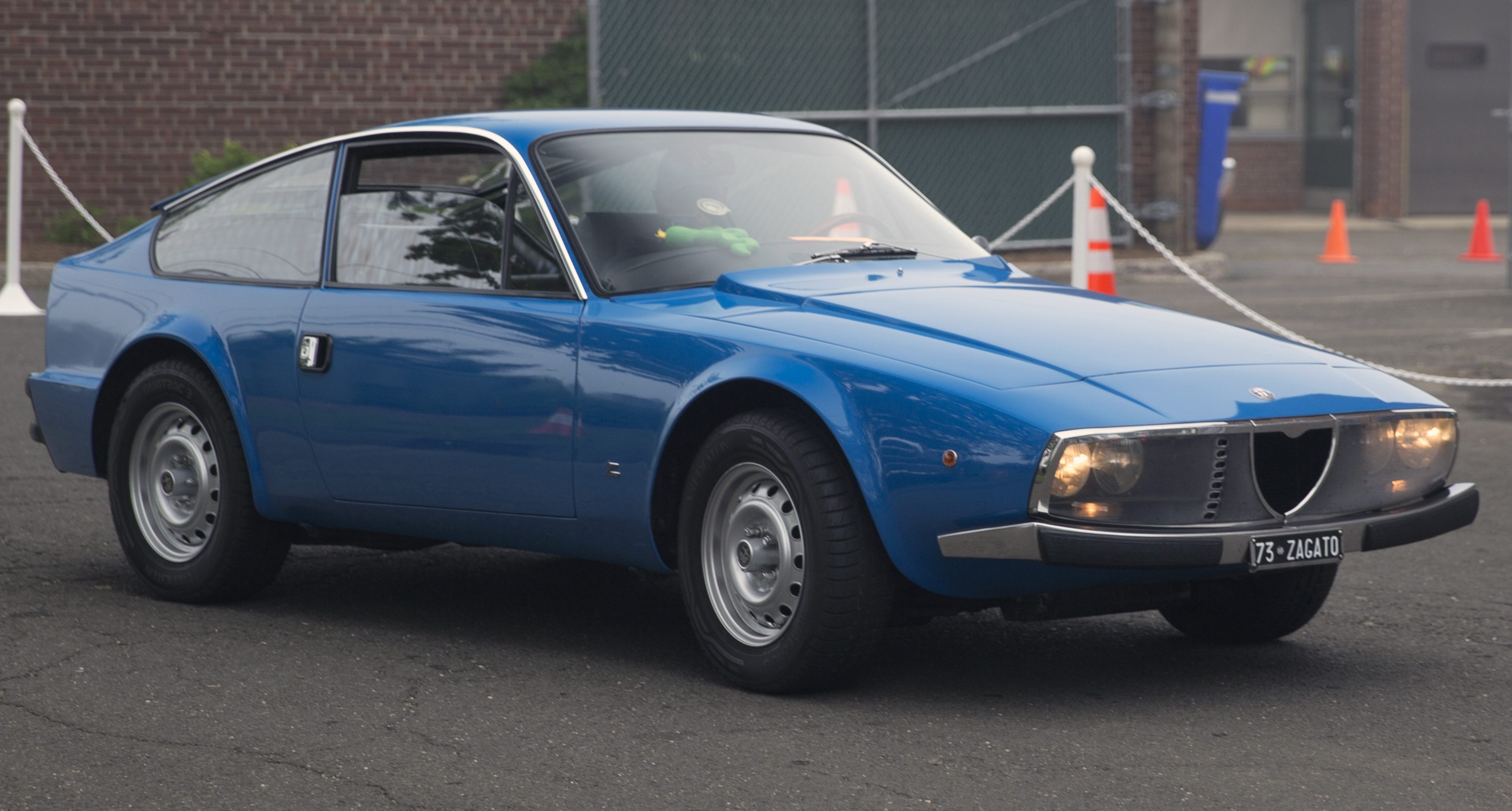 1973_Alfa_Romeo_1600_Junior_Zagato%2C_front_right%2C_Greenwich_2019.jpg