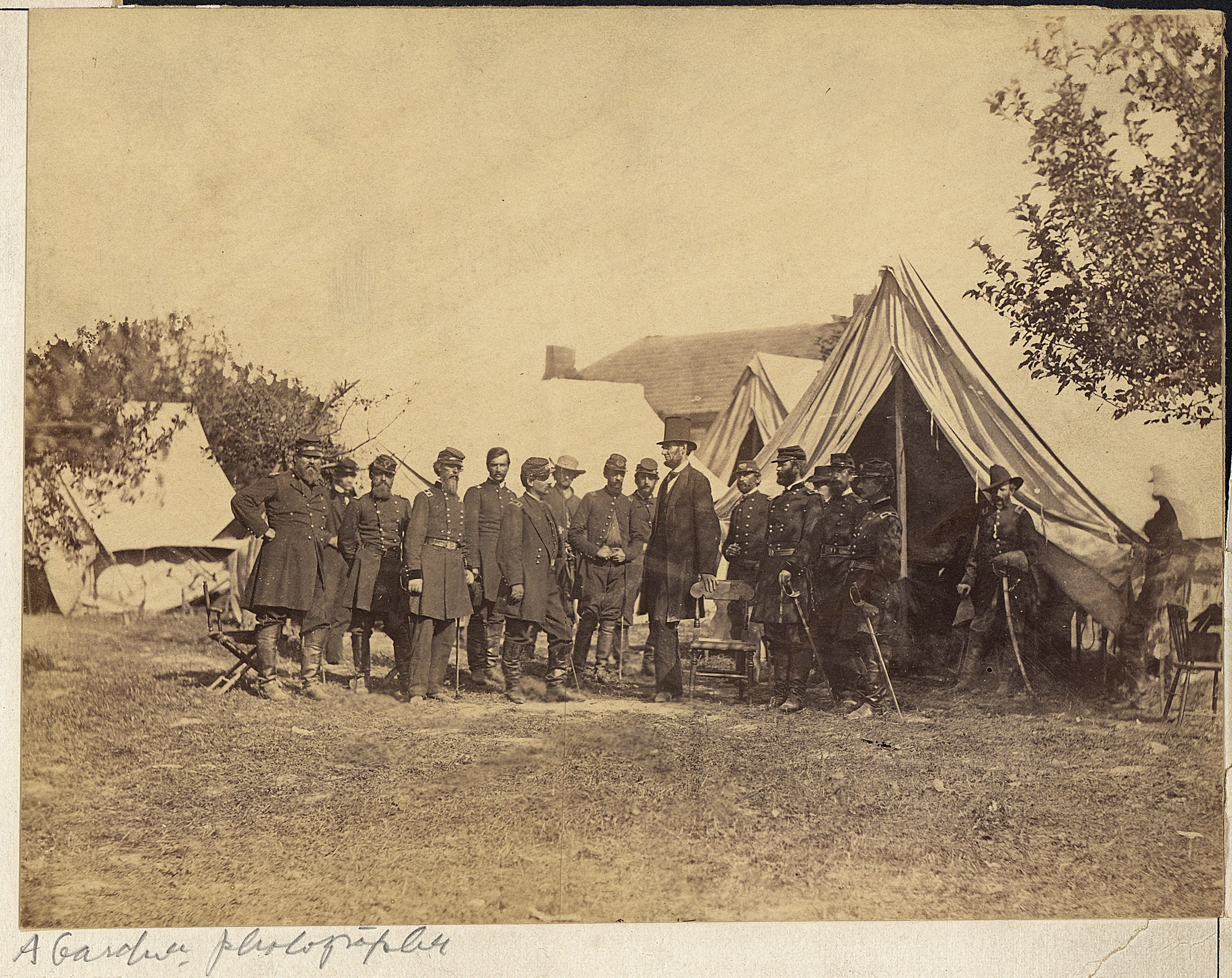 Maryland%2C_Antietam%2C_President_Lincoln_on_the_Battlefield_-_NARA_-_533297.jpg
