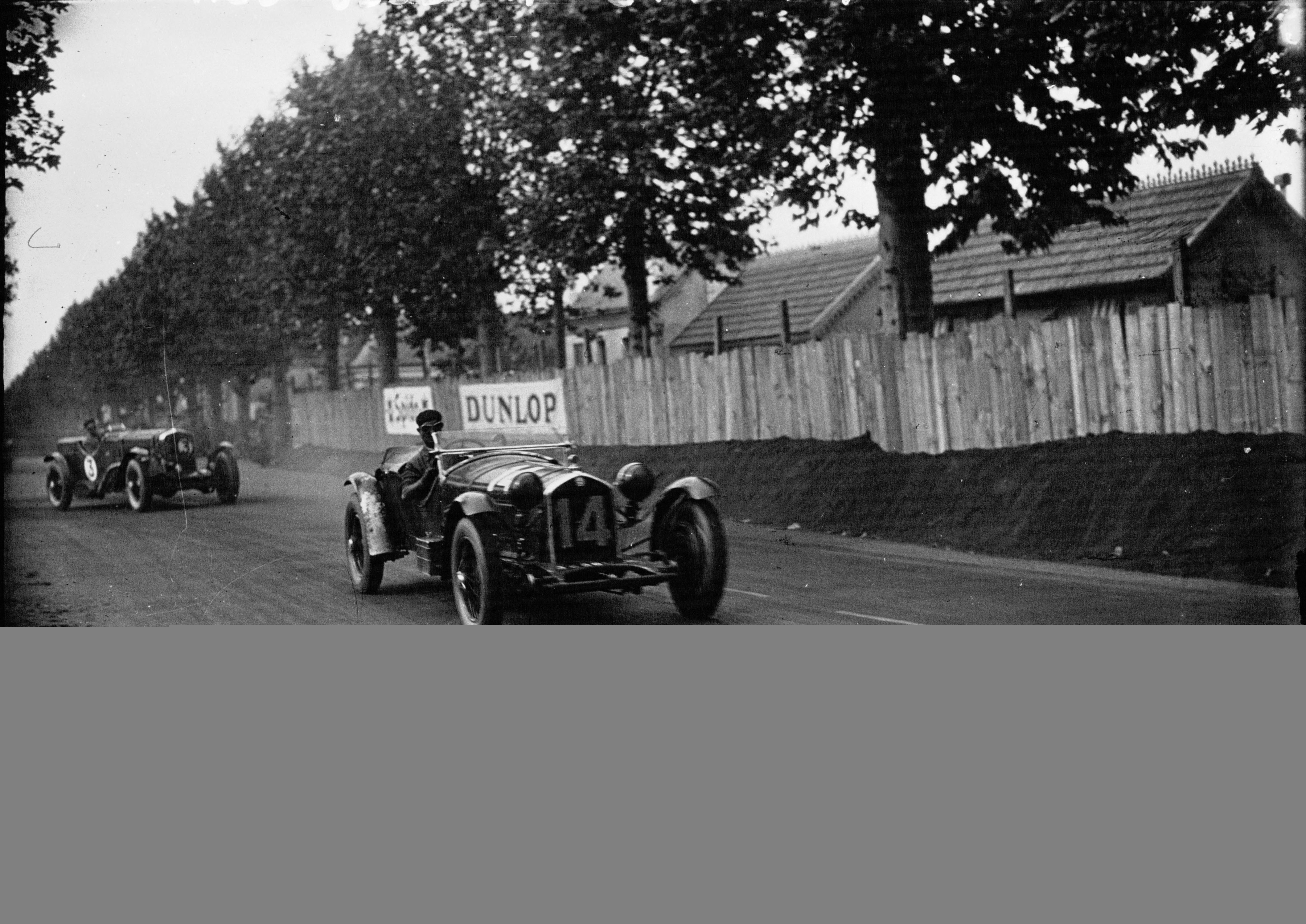 Alfa_Romeo_14_of_Zehender_and_Marinoni_at_the_1931_24_Hours_of_Le_Mans.jpg
