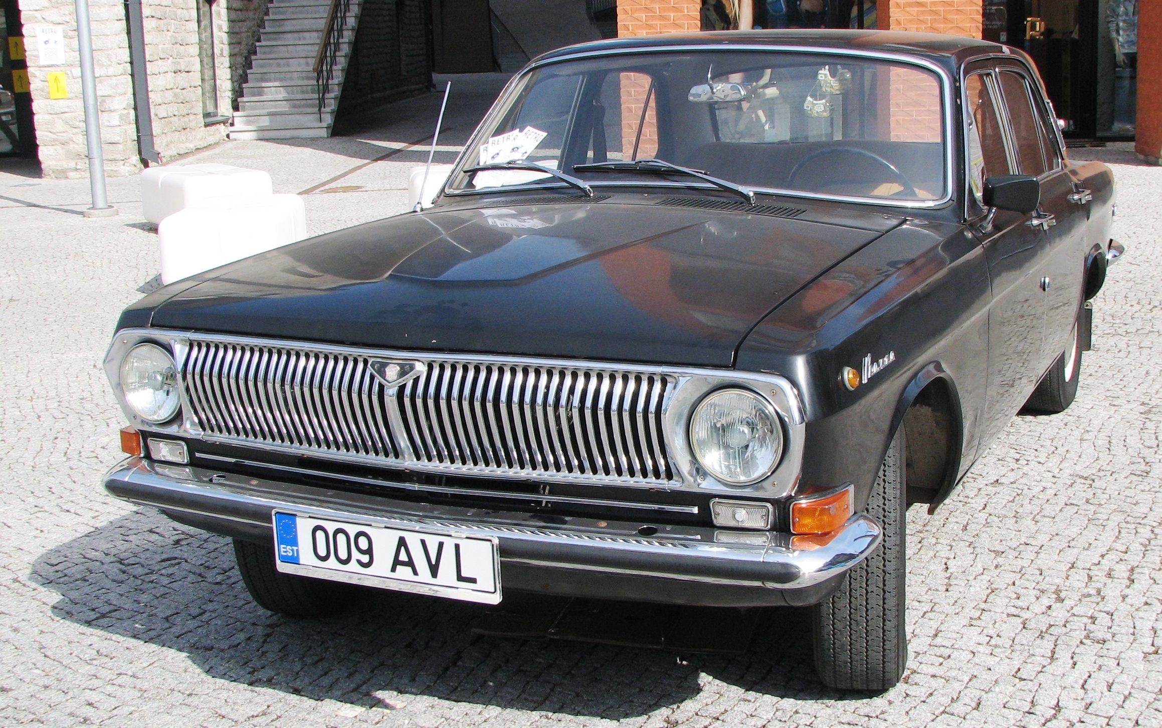 GAZ-24_%22Volga%22_in_Estonia.jpg