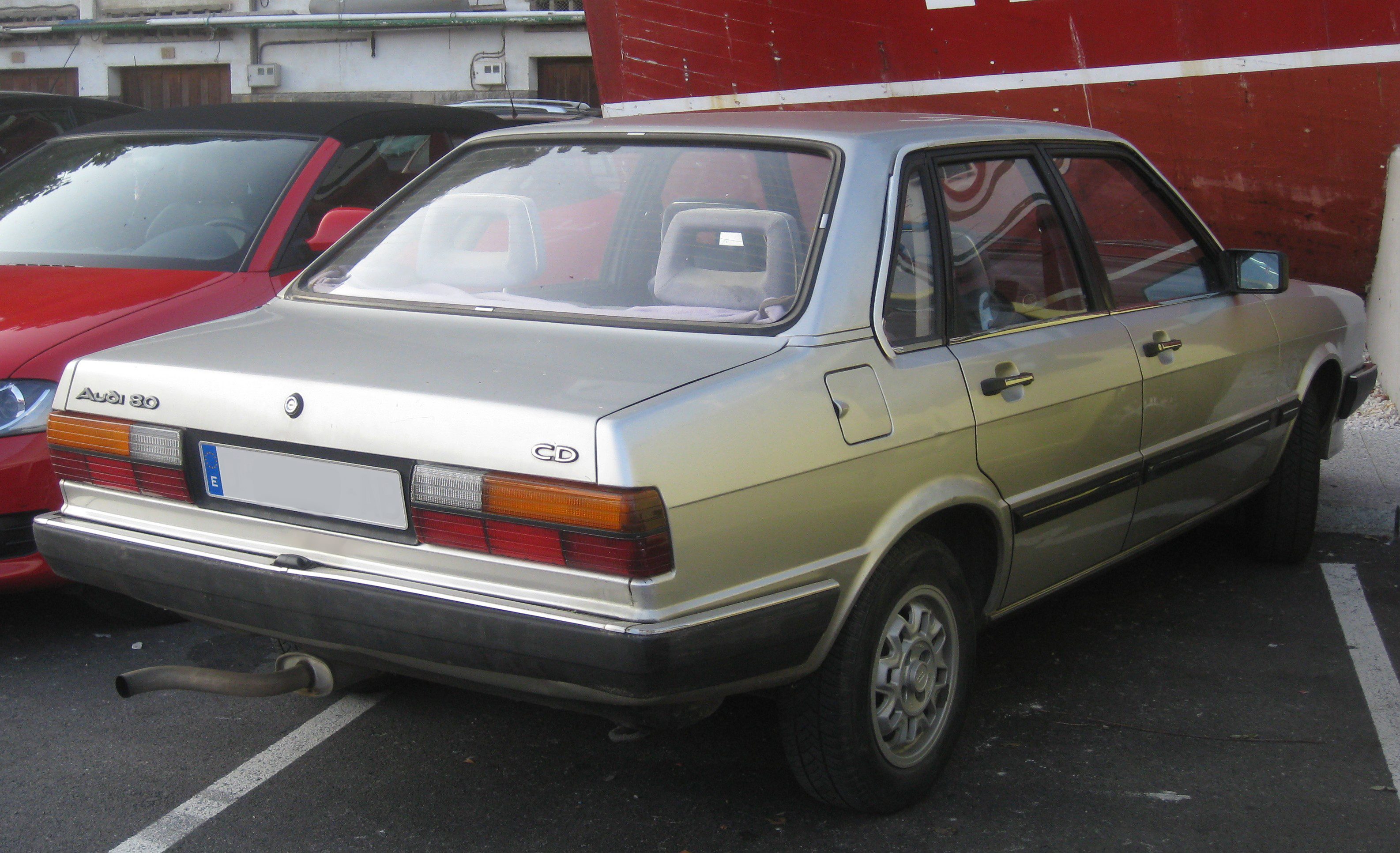 1983_Audi_80_CD_B2_%28Typ_81%29_%283987661678%29.jpg