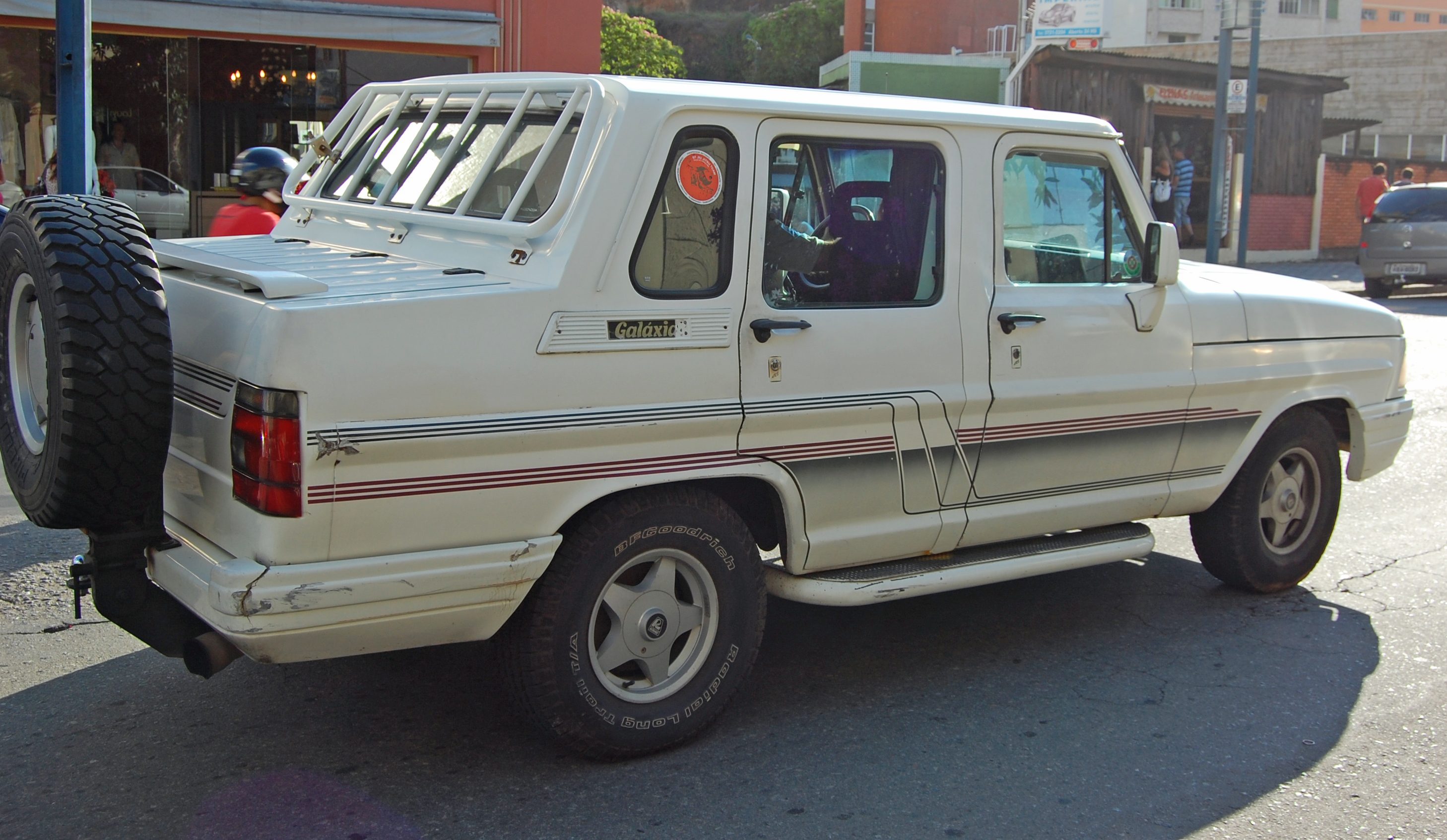 Ford_F-1000_Galáxia.jpg