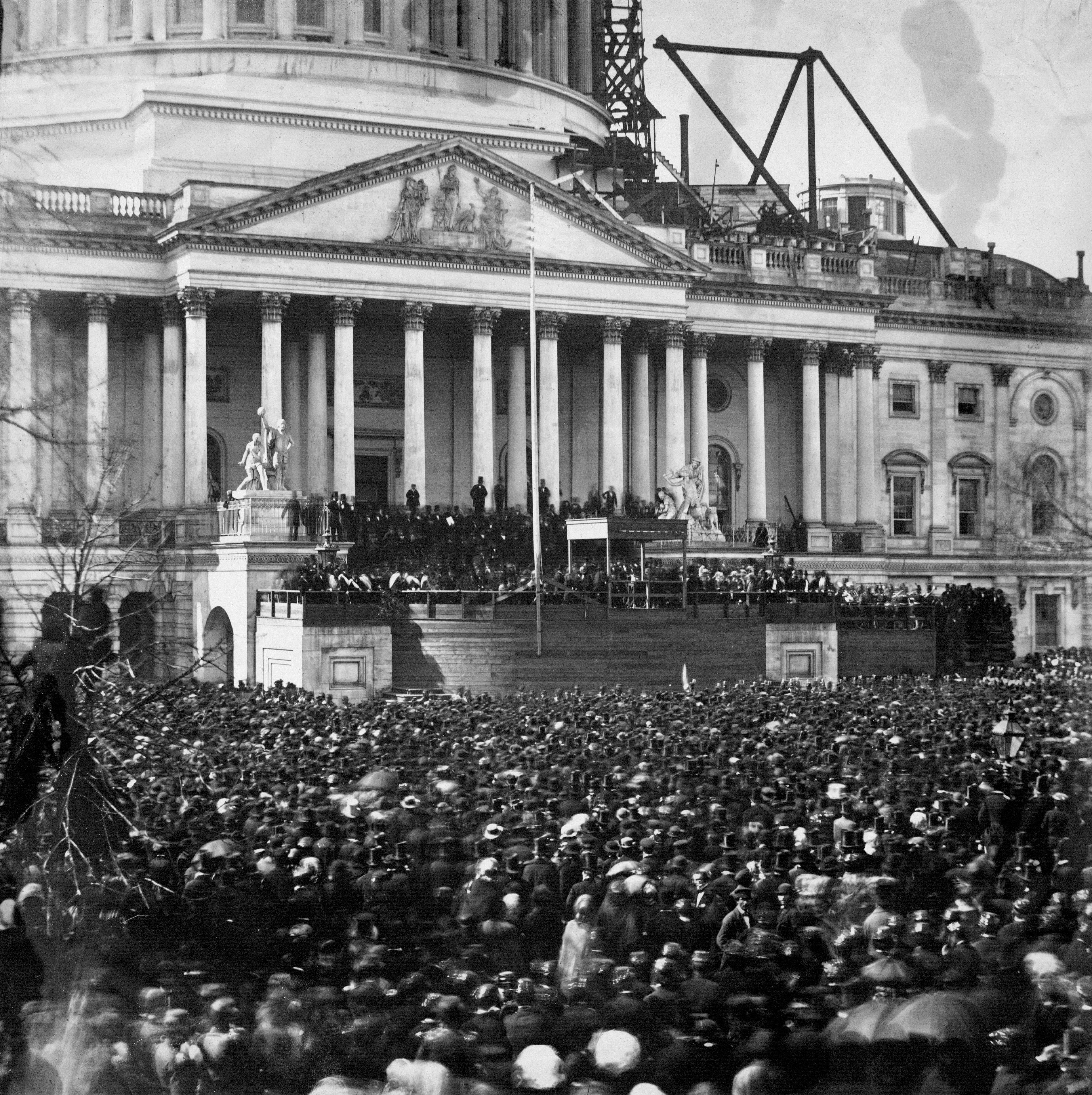 Abraham_Lincoln_inauguration_1861.jpg