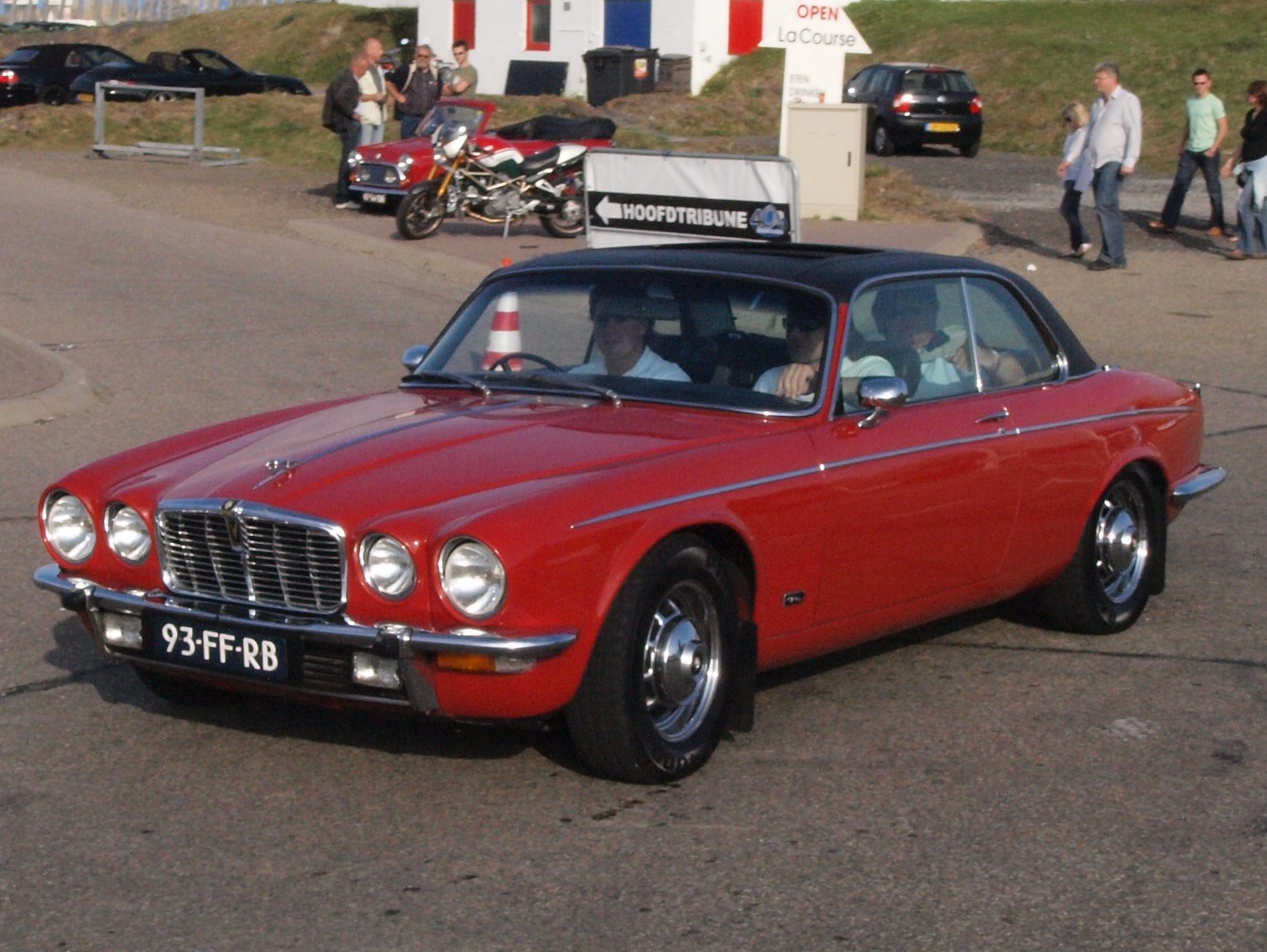 Jaguar_XJ12_Coupe_PI_dutch_licence_registration_93-FF-RB_pic_1.JPG