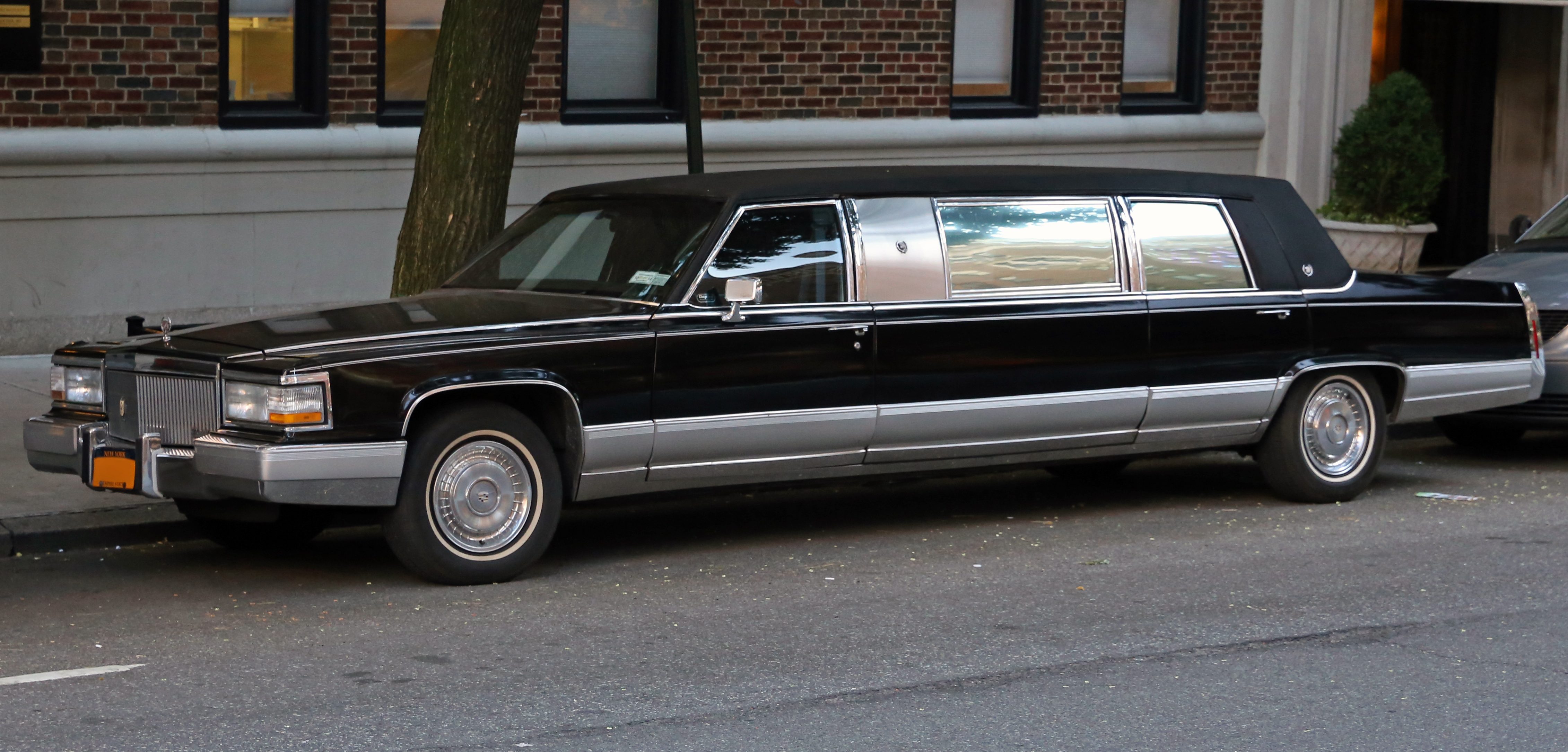 1990_Cadillac_Brougham_stretch_limousine_front_side.jpg