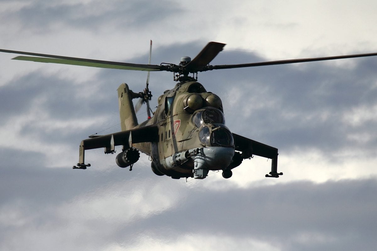 Russian_Air_Force_Mil_Mi-24P_Dvurekov-4.jpg