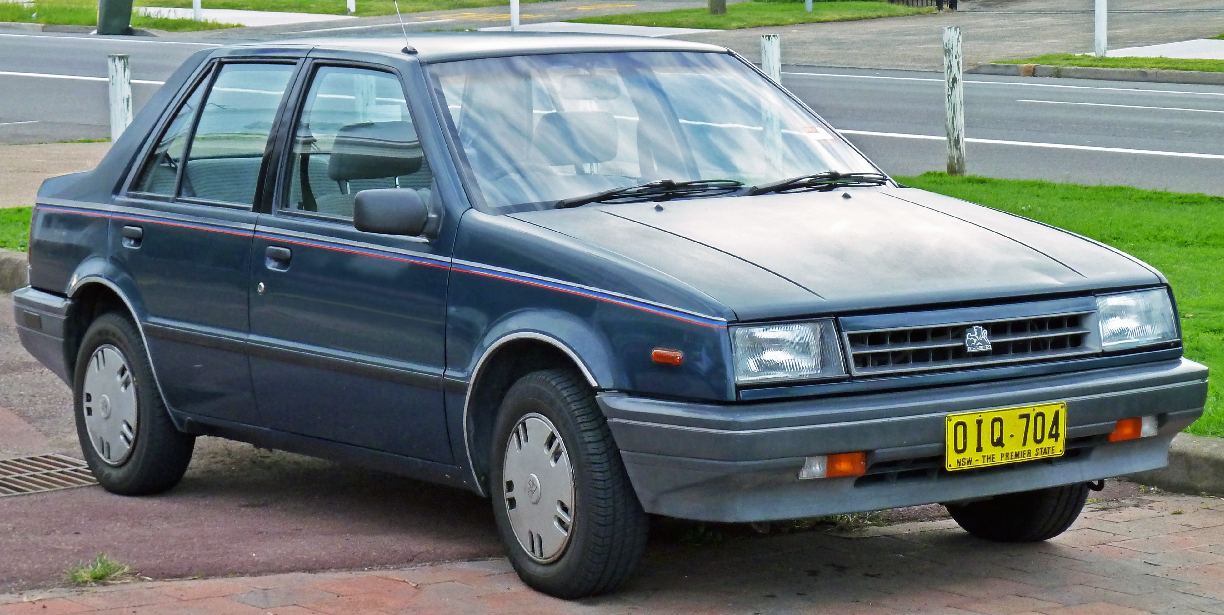 1986_Holden_Gemini_%28RB%29_SLX_sedan_%282011-04-22%29_01.jpg