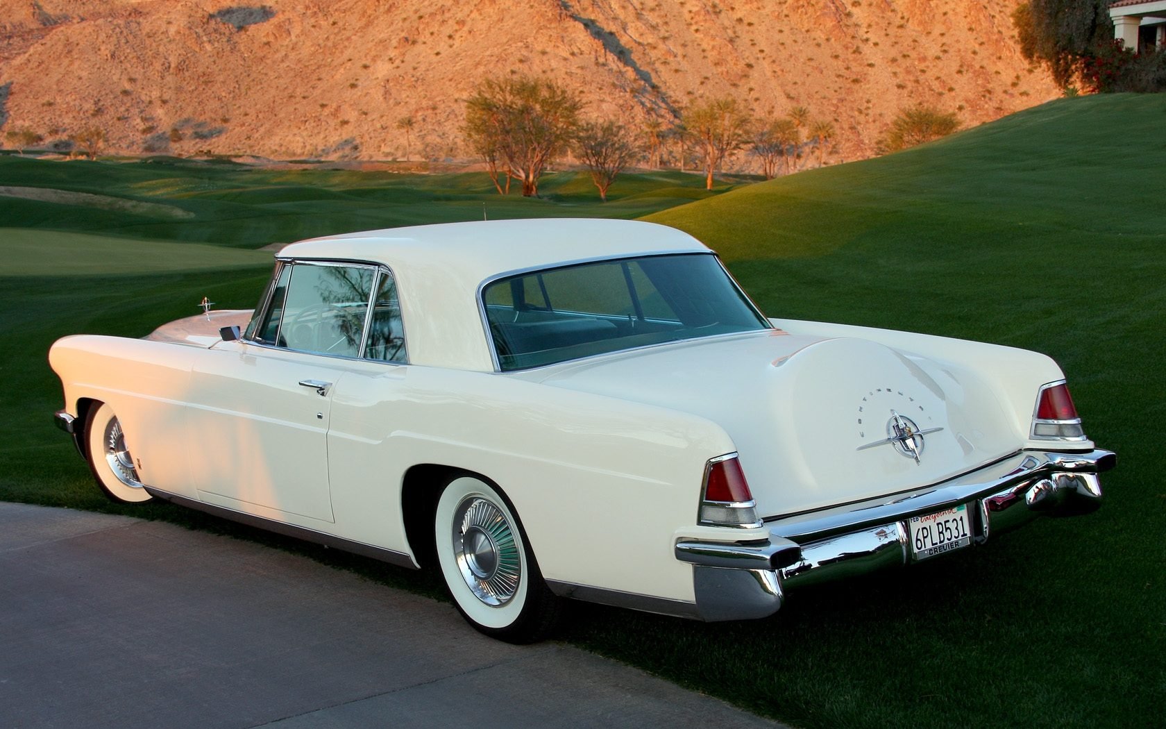 1956_Continental_Mark_II_-_white_-_rvl.jpg