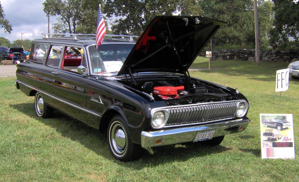 1962_Ford_Falcon_2-door_wagon.JPG