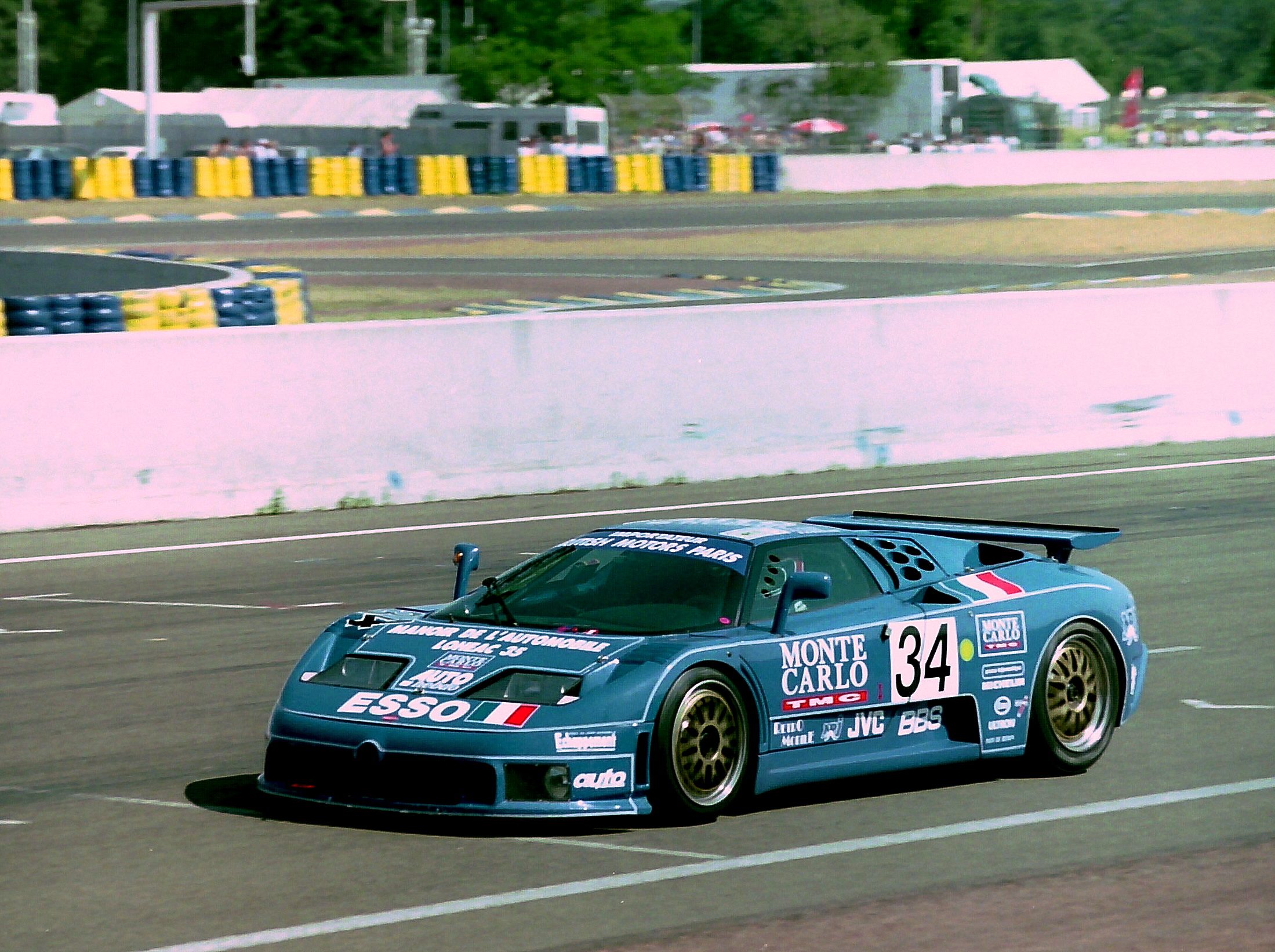 Bugatti_EB110_SS_-_Alain_Cudini%2C_Eric_Helary_%26_Jean-Christophe_Boullion_heads_onto_the_pit_straight_at_the_1994_Le_%2831822573952%29.jpg