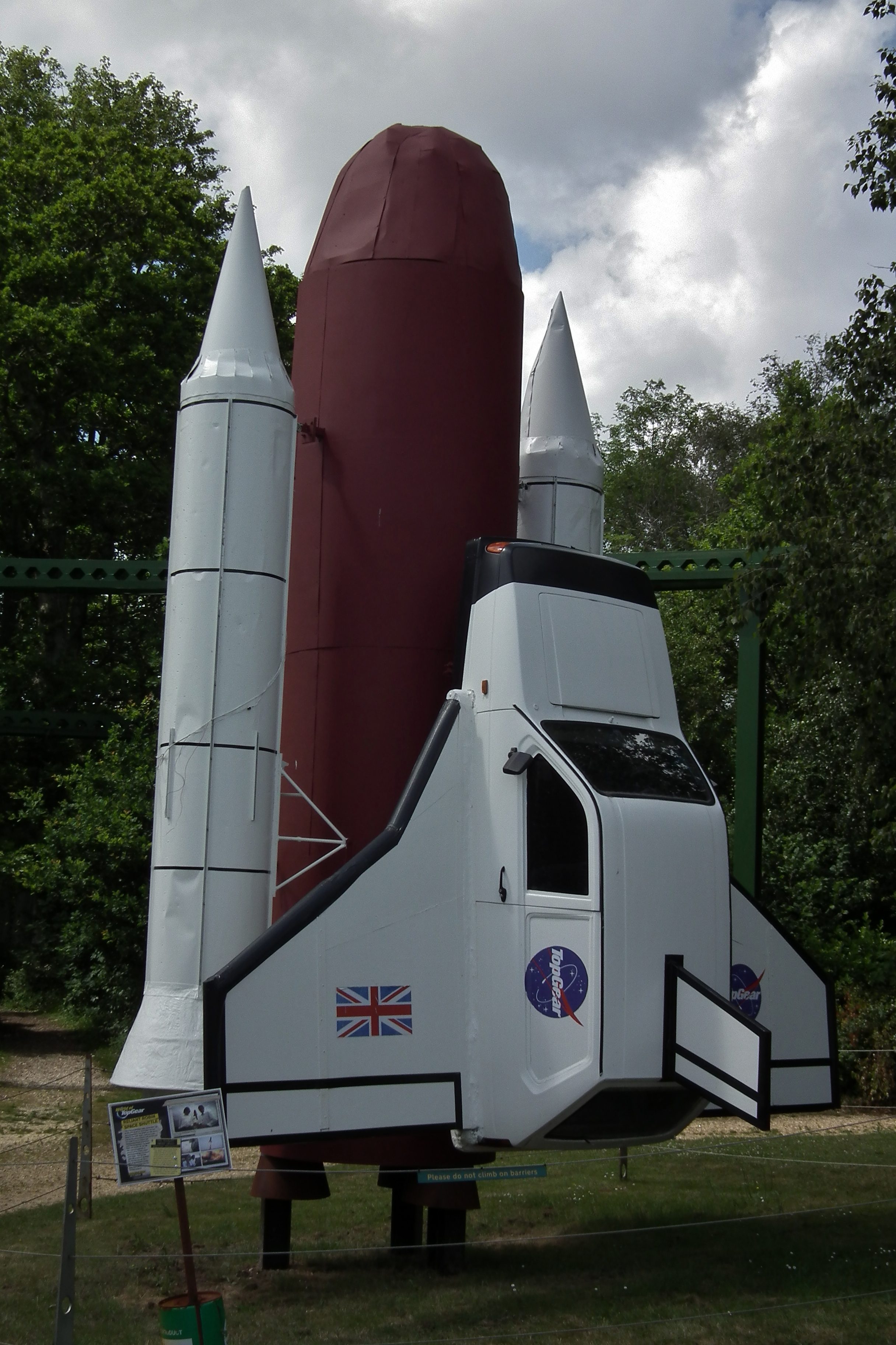 Reliant_Robin_Space_Shuttle_-_Top_Gear_(5963792406).jpg