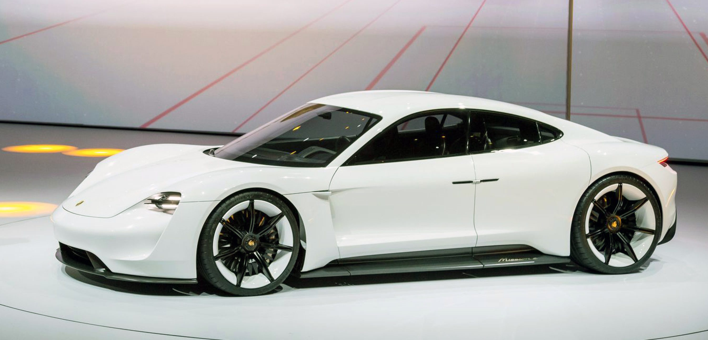 Porsche_Mission_E.jpg