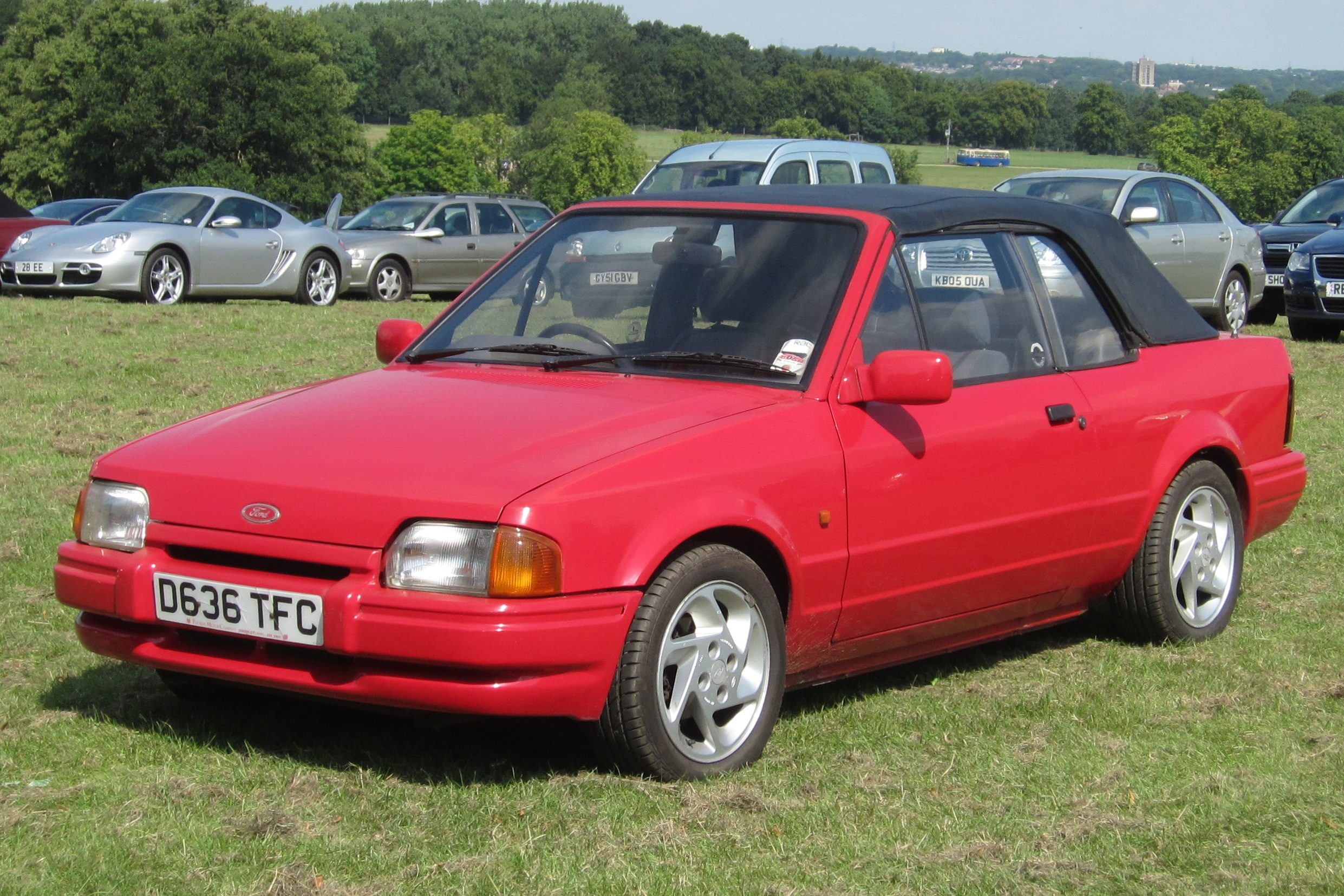 Ford_Escort_4_Cabriolet_1597cc_registered_November_1986.jpg