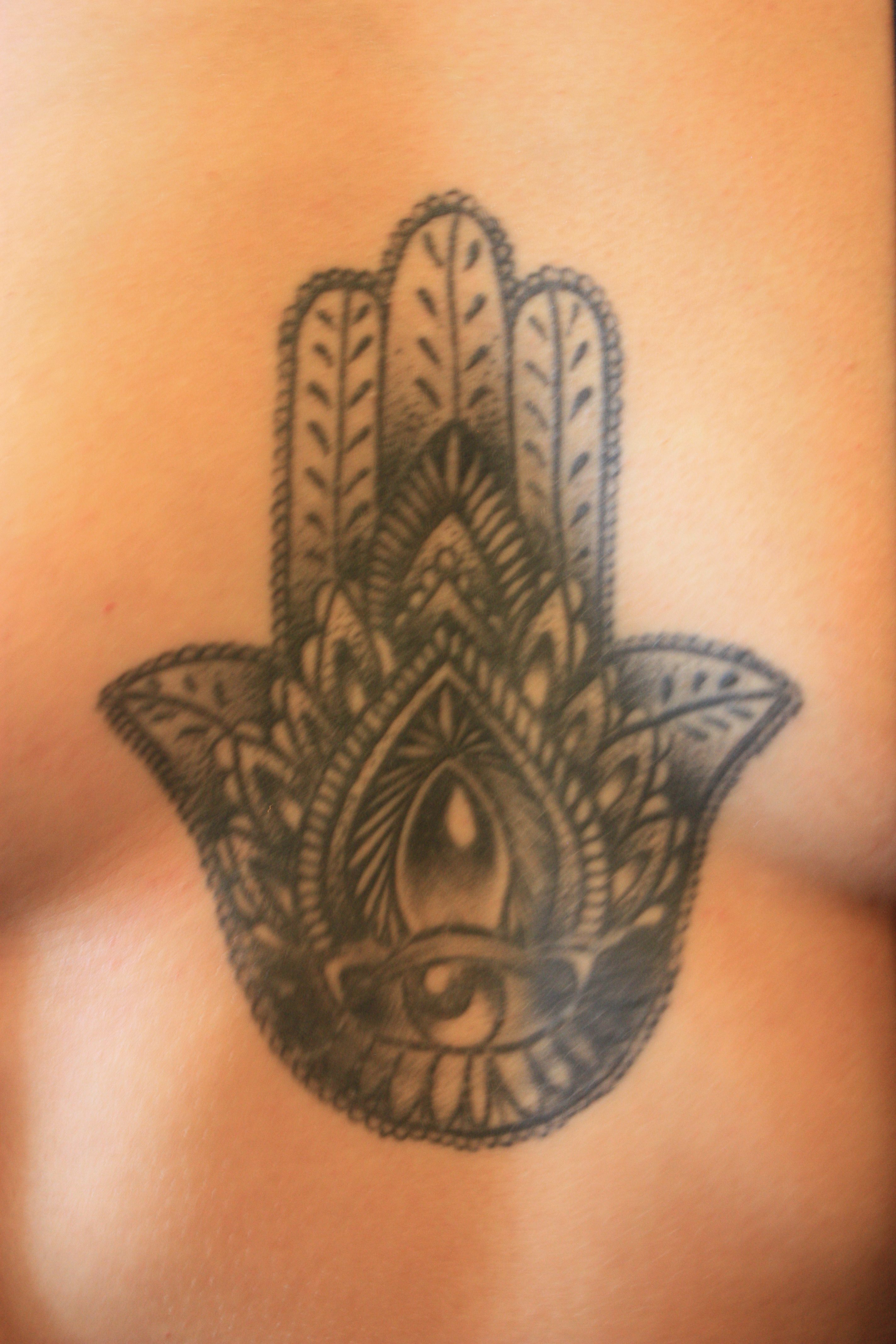 Tattoo_of_Hand_of_Fatima%2C_model_Casini.jpg