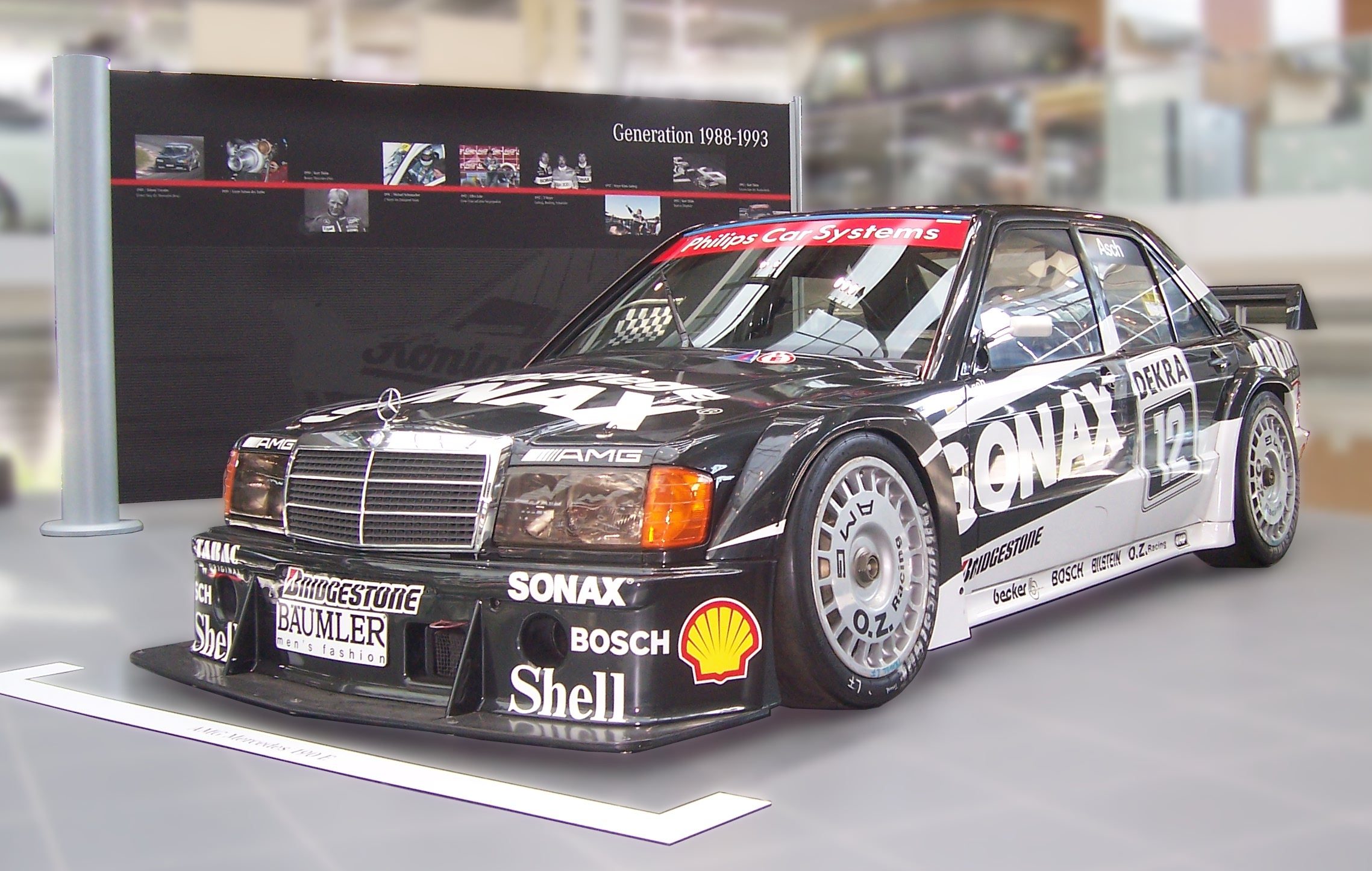 Mercedes-Benz_W201_Roland_Asch_DTM_1993.jpg