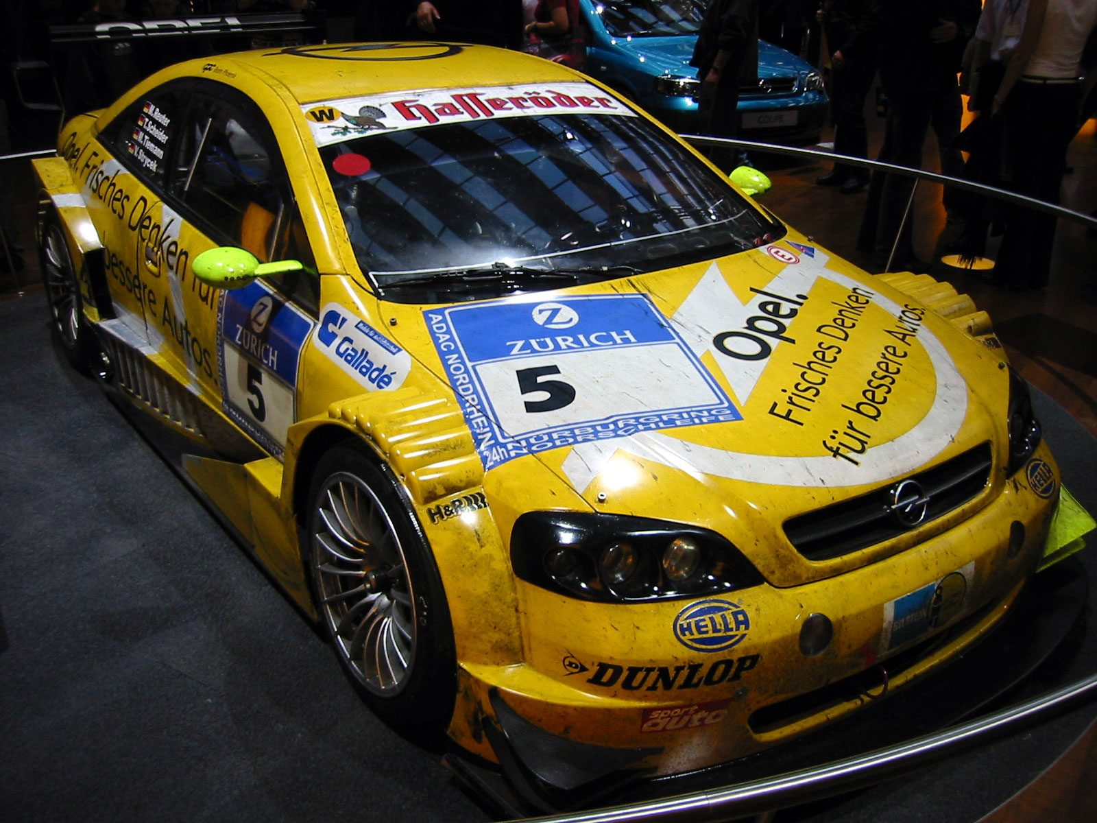 Opel_Astra_V8_Coupe_%28OPC_Team_Phoenix%2C_DTM_2003%29.jpg