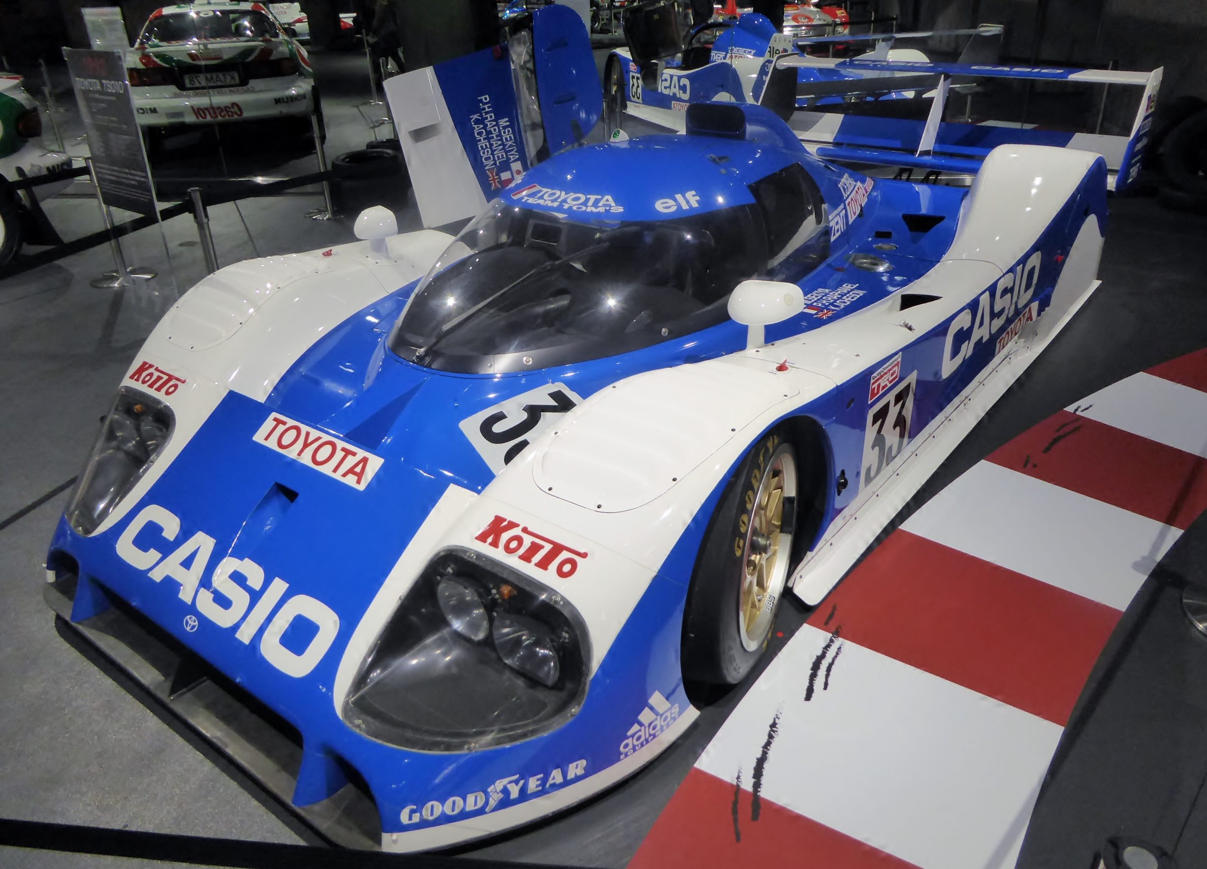 The_frontview_of_No.33_TOYOTA_TS010_CASIO.JPG