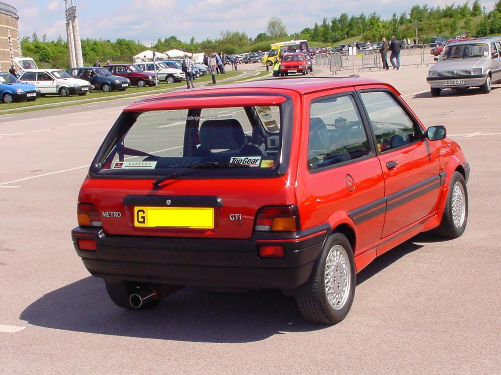 302_-_Paula_Ham%27s_1990_red_Rover_Metro_GTi%2C_rear.jpg