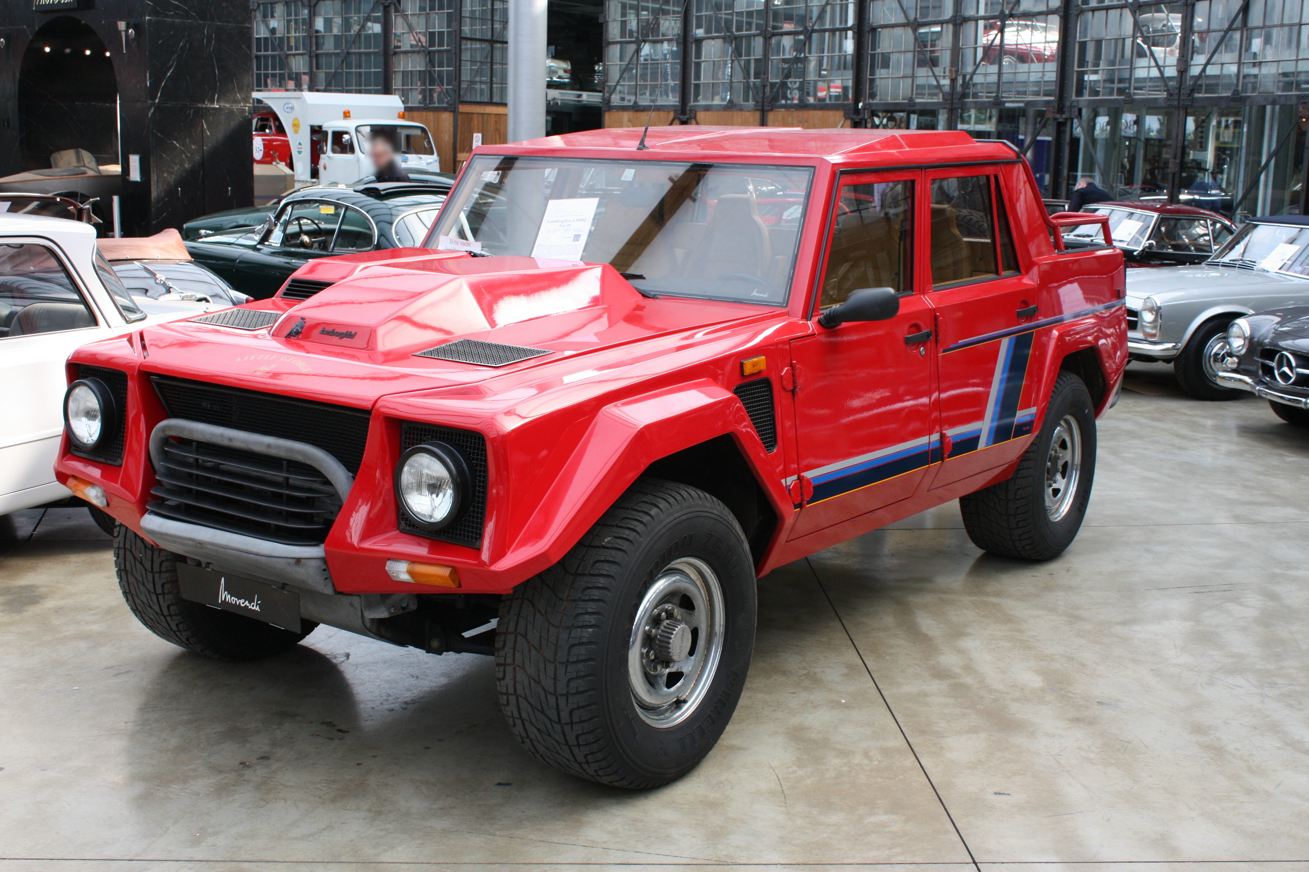 Lamborghini_LM002_Gen1_Type129_1986-1993_1988_frontleft_2013-03-17_U.JPG