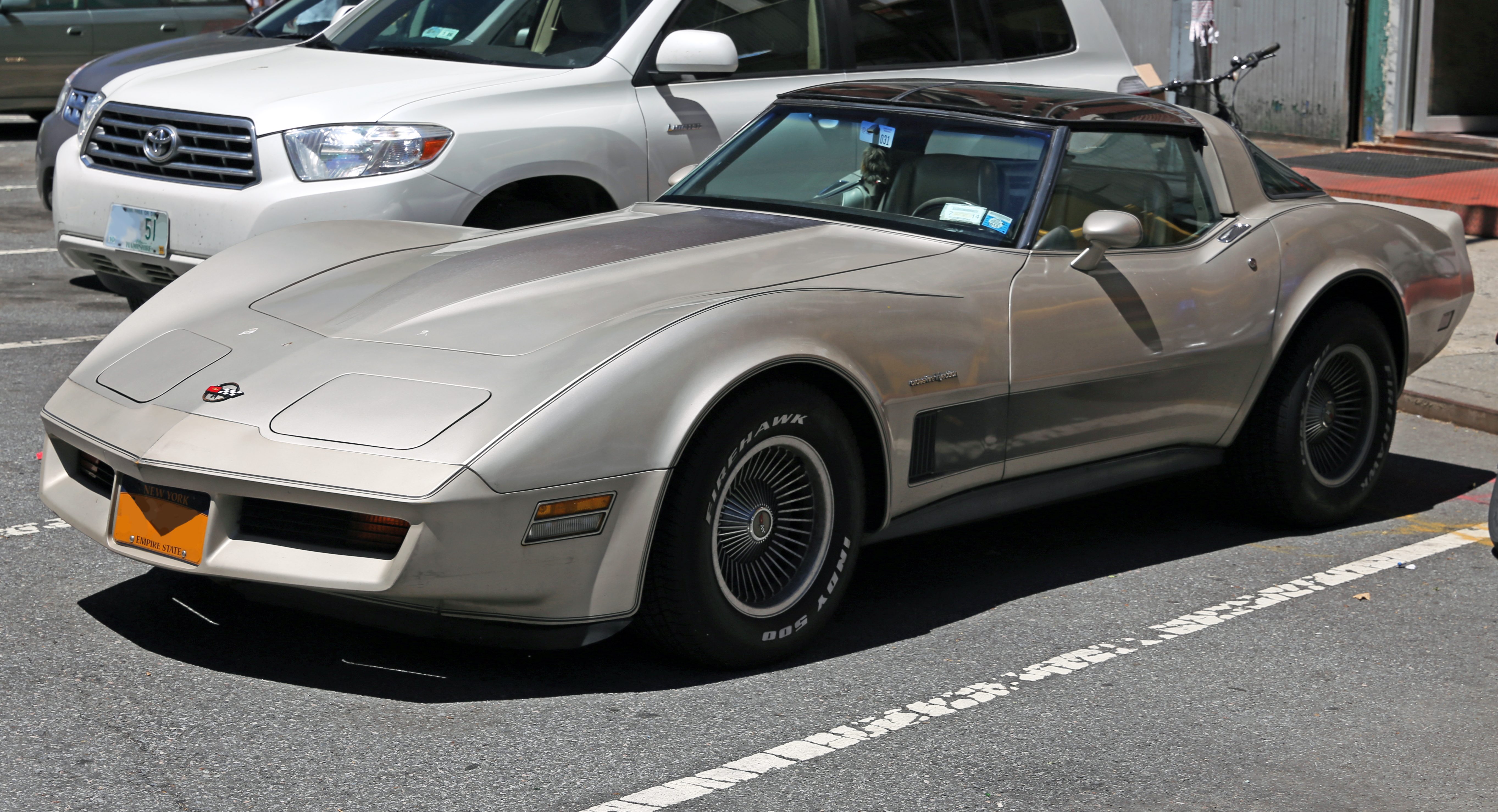 1982_Chevrolet_Corvette_Collector_Edition_fL.jpg