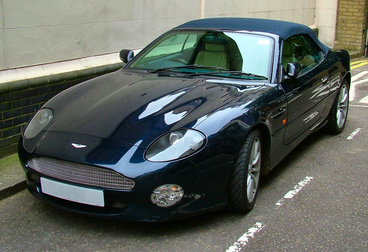Aston_Martin_DB7_Vantage.jpg