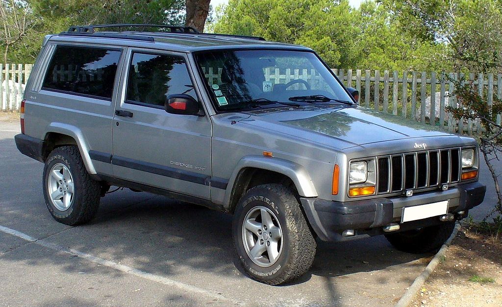 1024px-Jeep_Cherokee_Sport_4x4.JPG