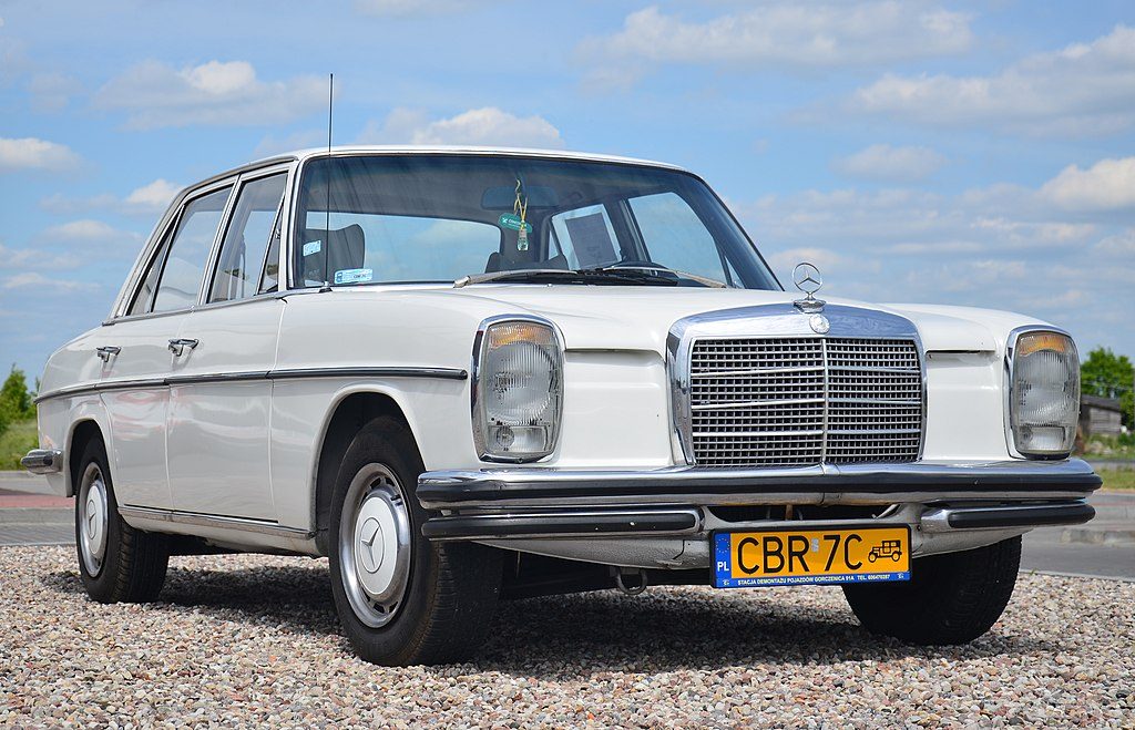 1024px-Mercedes-Benz_W115_220D_%281973%29.jpg